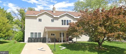 2 WILDROSE LANE LEVITTOWN PA 19054