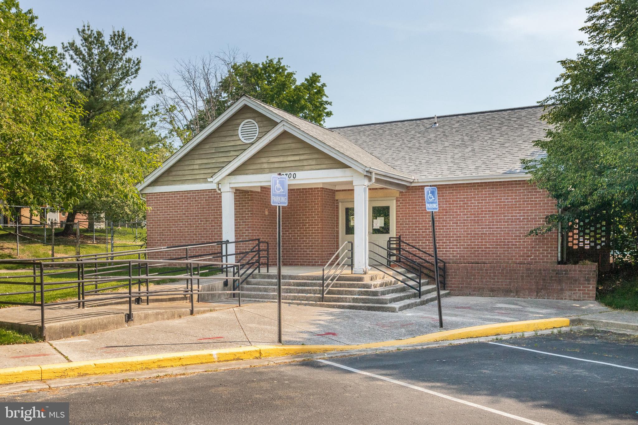 CROMWELL FOUNTAIN - Residential