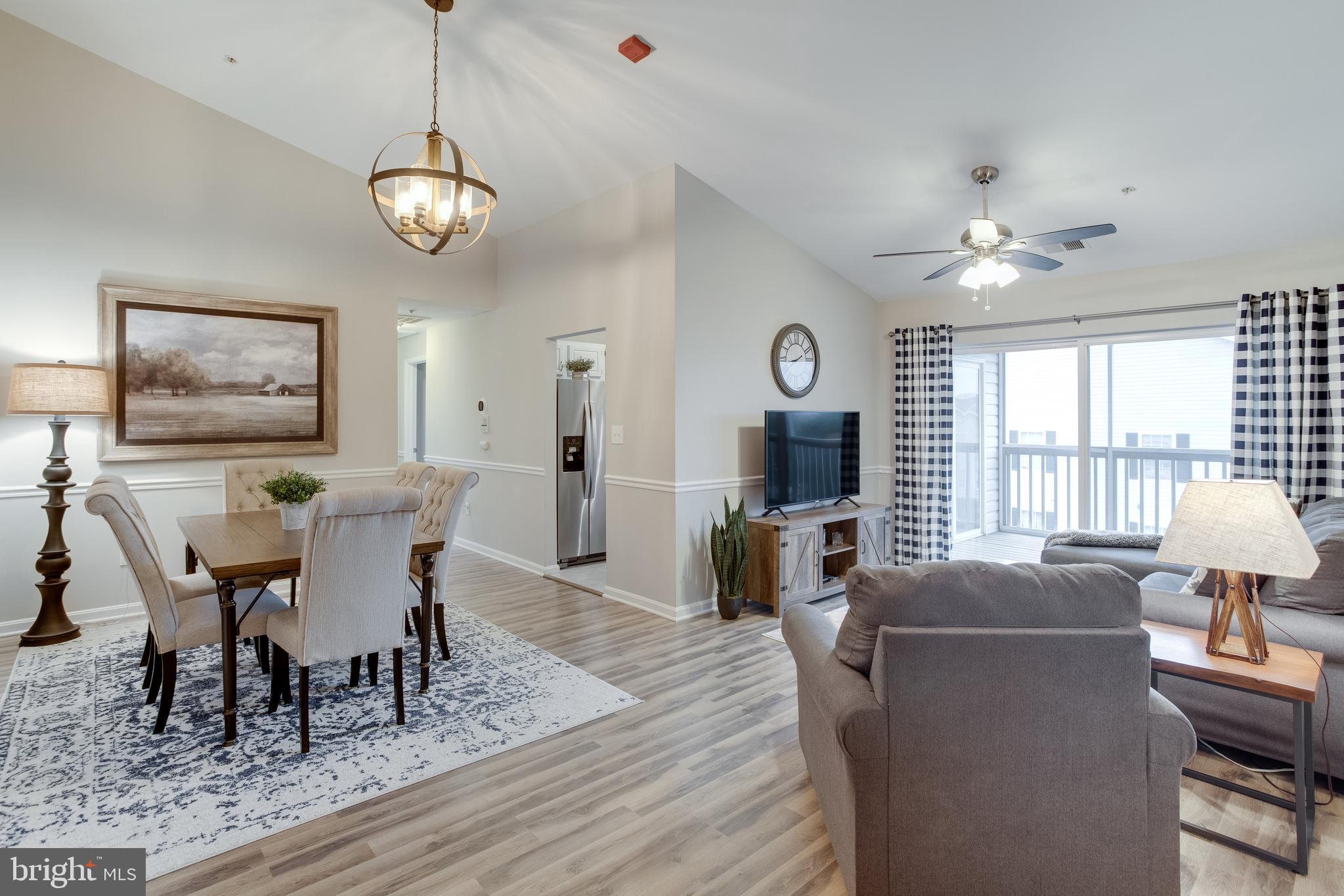 CROMWELL FOUNTAIN - Residential