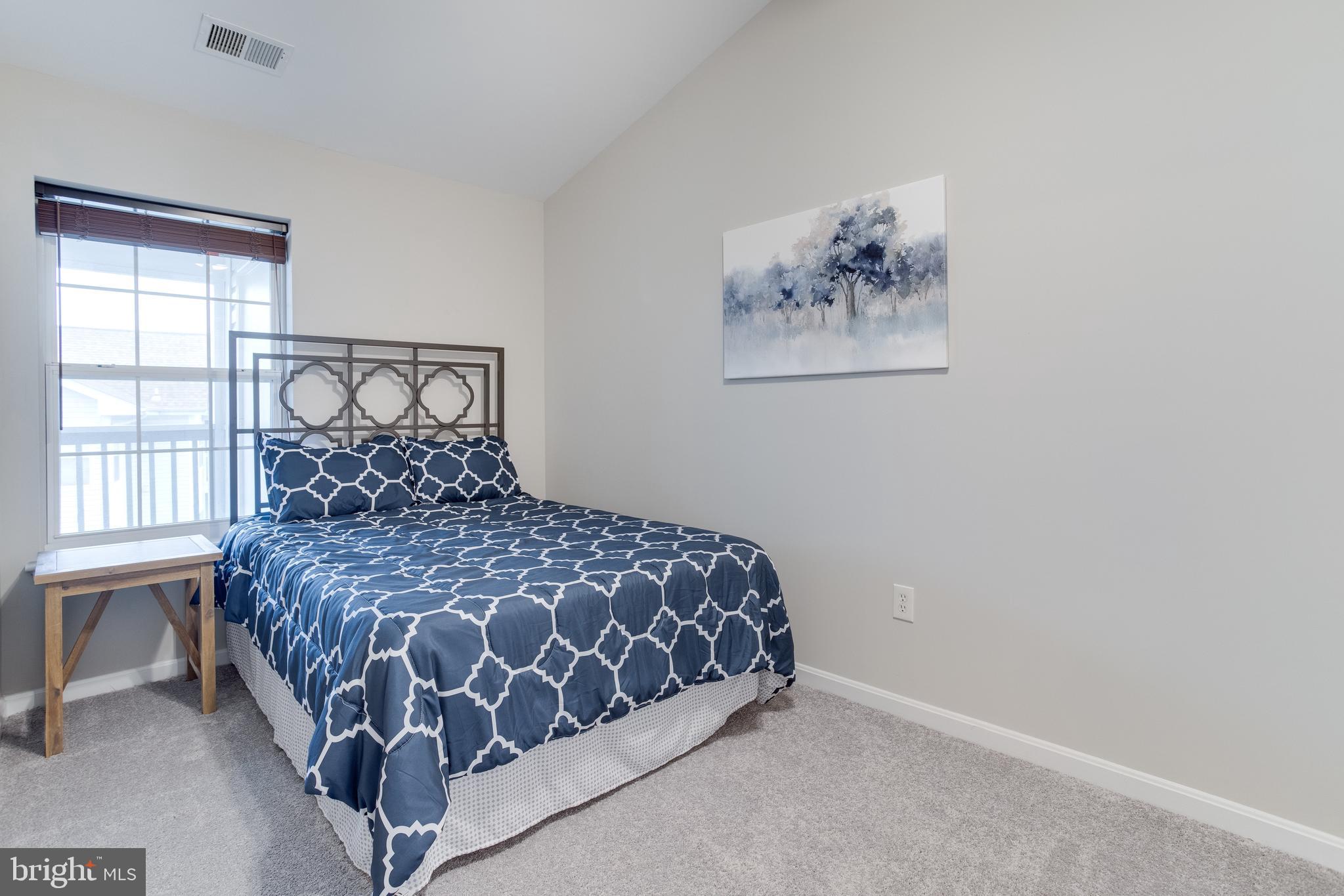 CROMWELL FOUNTAIN - Residential