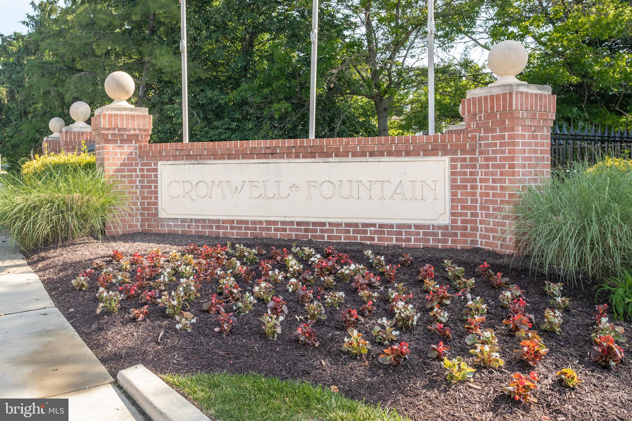 CROMWELL FOUNTAIN - Residential