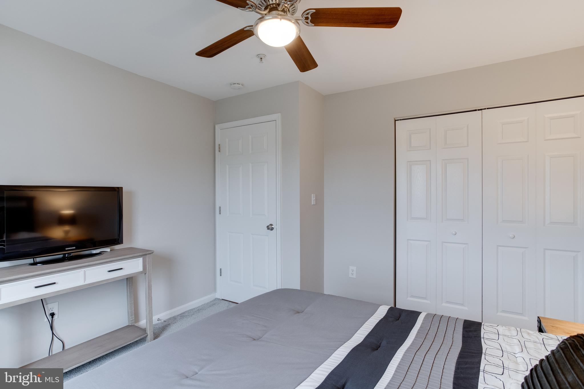 CROMWELL FOUNTAIN - Residential