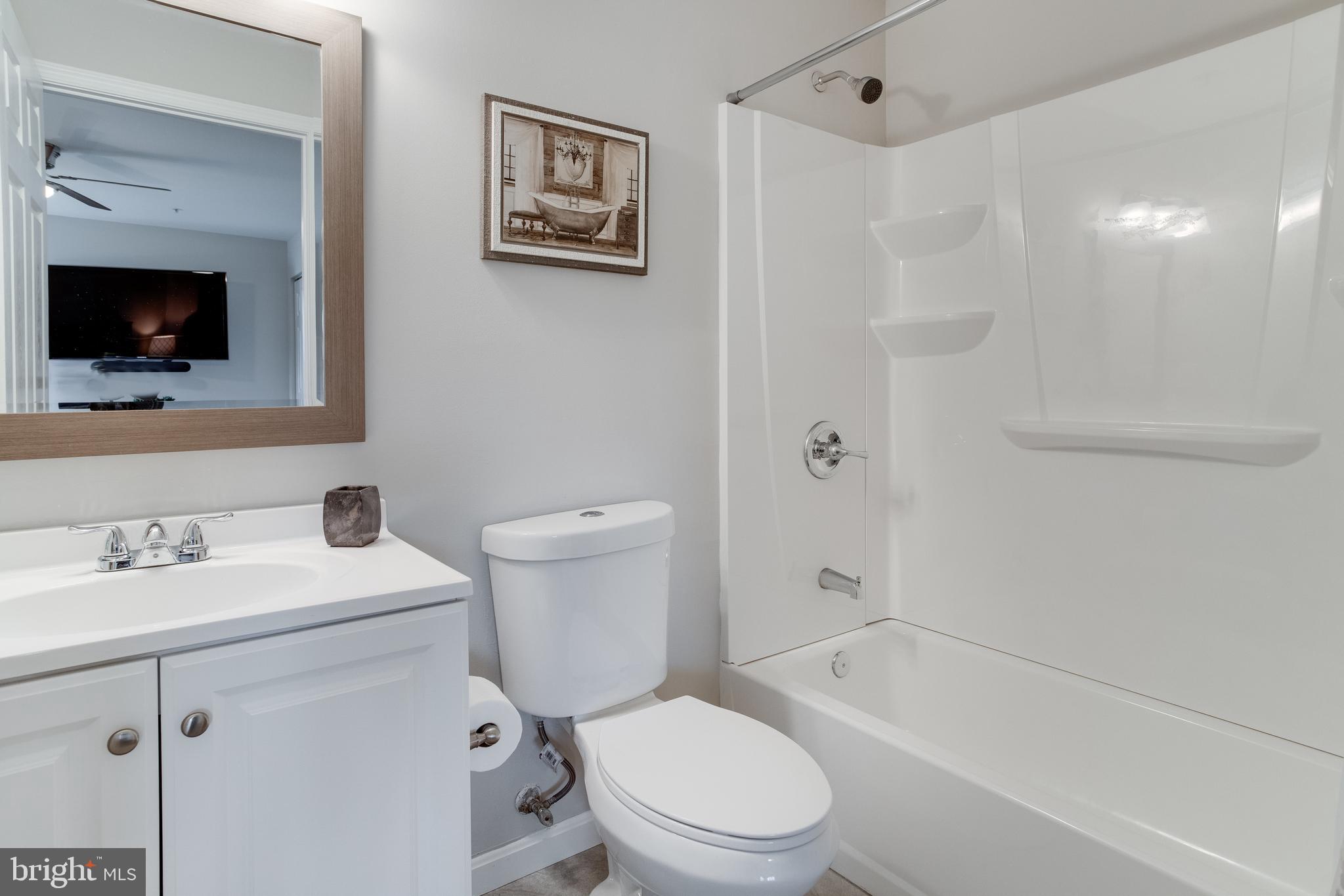 CROMWELL FOUNTAIN - Residential