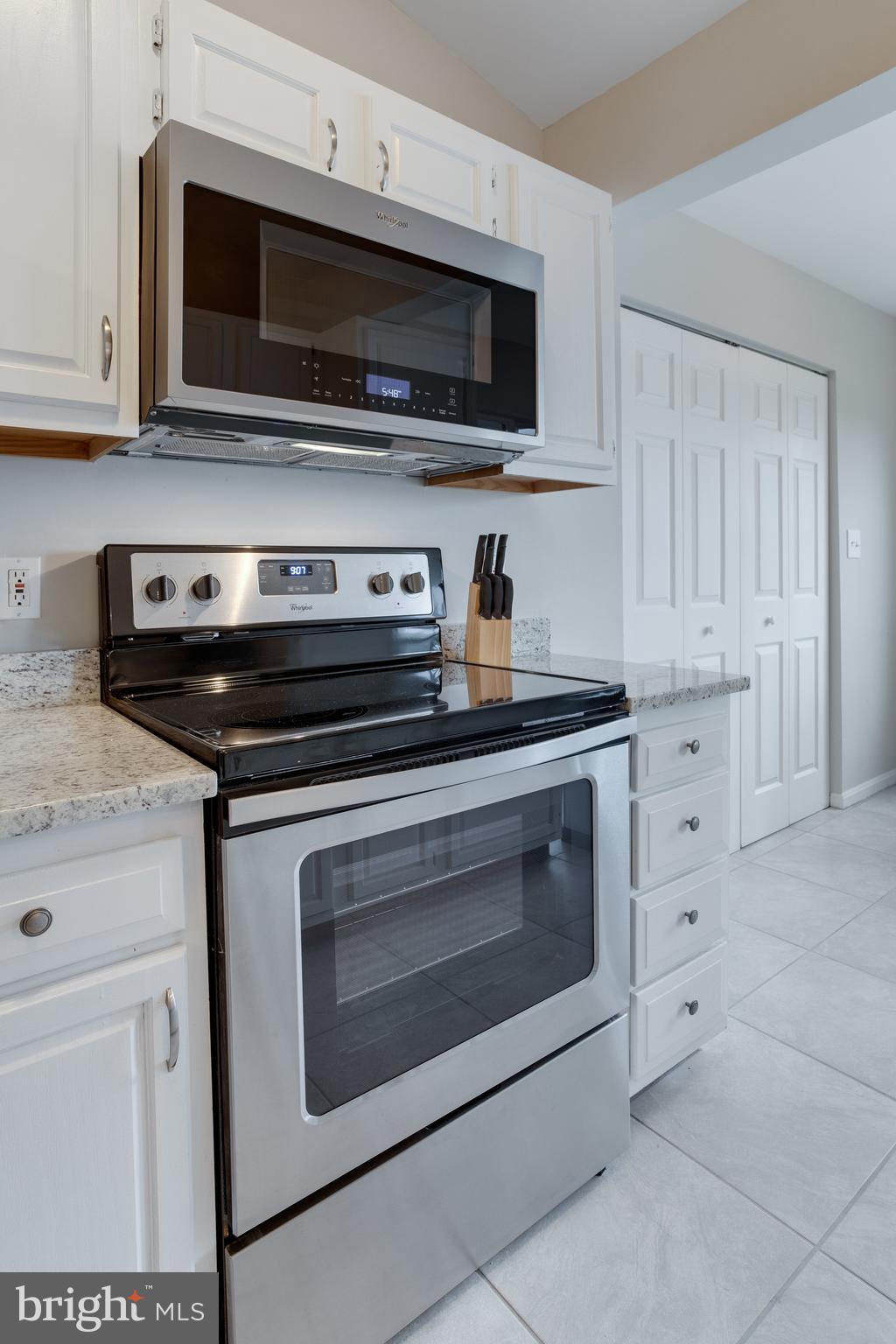 CROMWELL FOUNTAIN - Residential