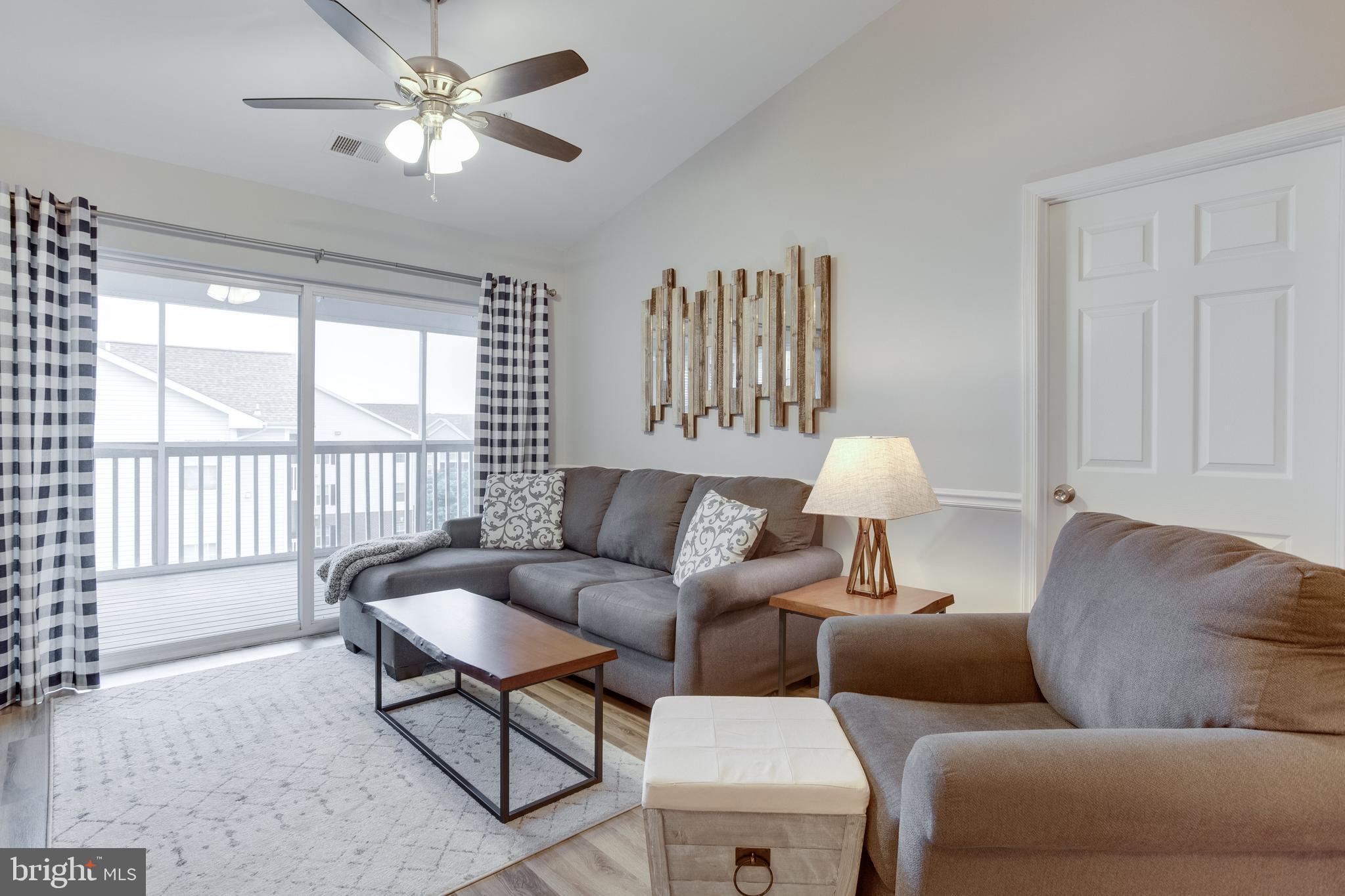 CROMWELL FOUNTAIN - Residential