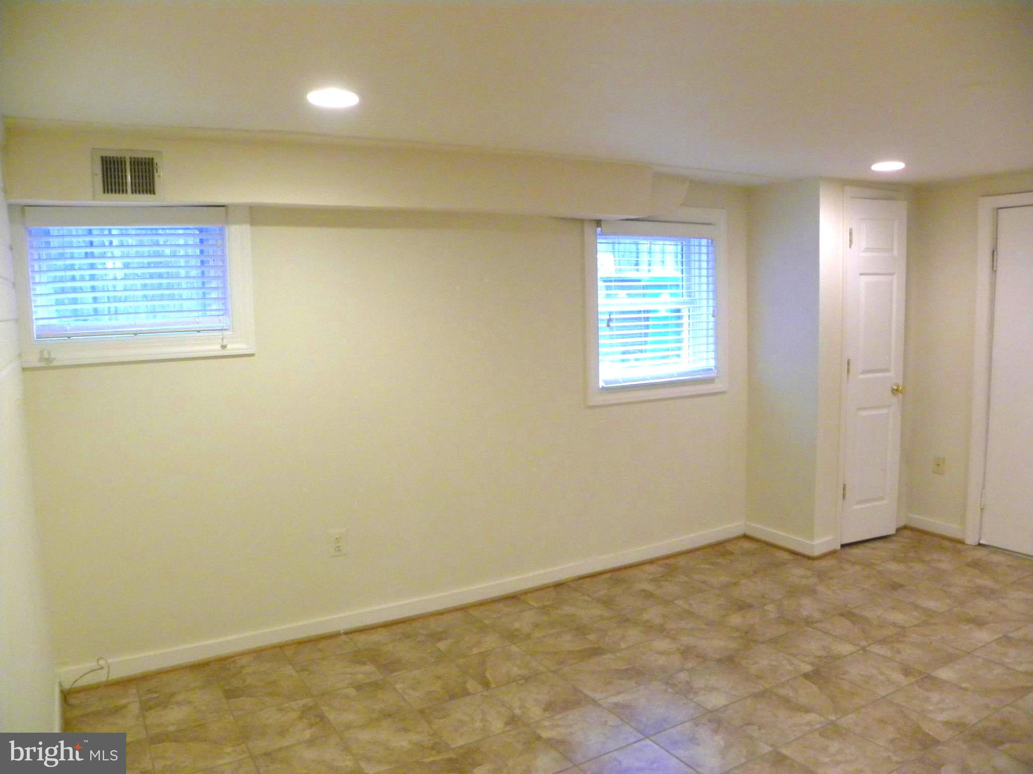 OLD TOWN - Commercial Lease