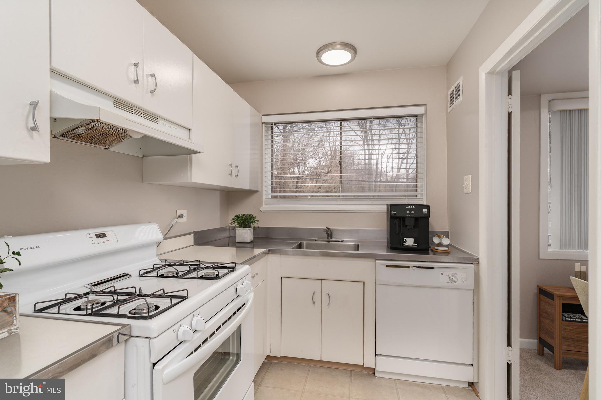 PARKSIDE CONDOMINIUMS - Residential