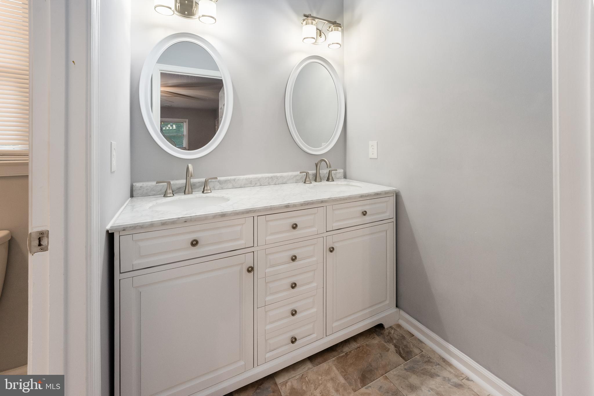 DEVONNE WOODS - Residential