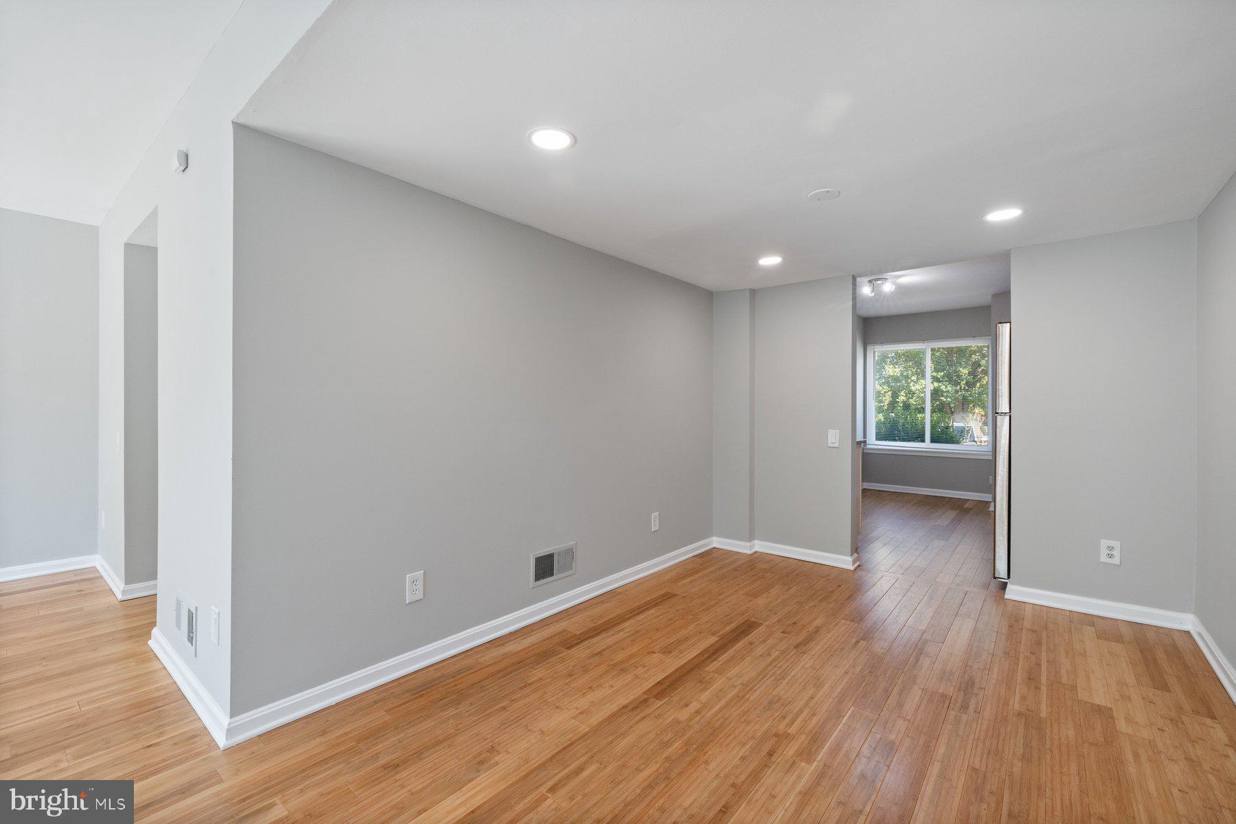 MARYLAND PLACE - Residential Lease