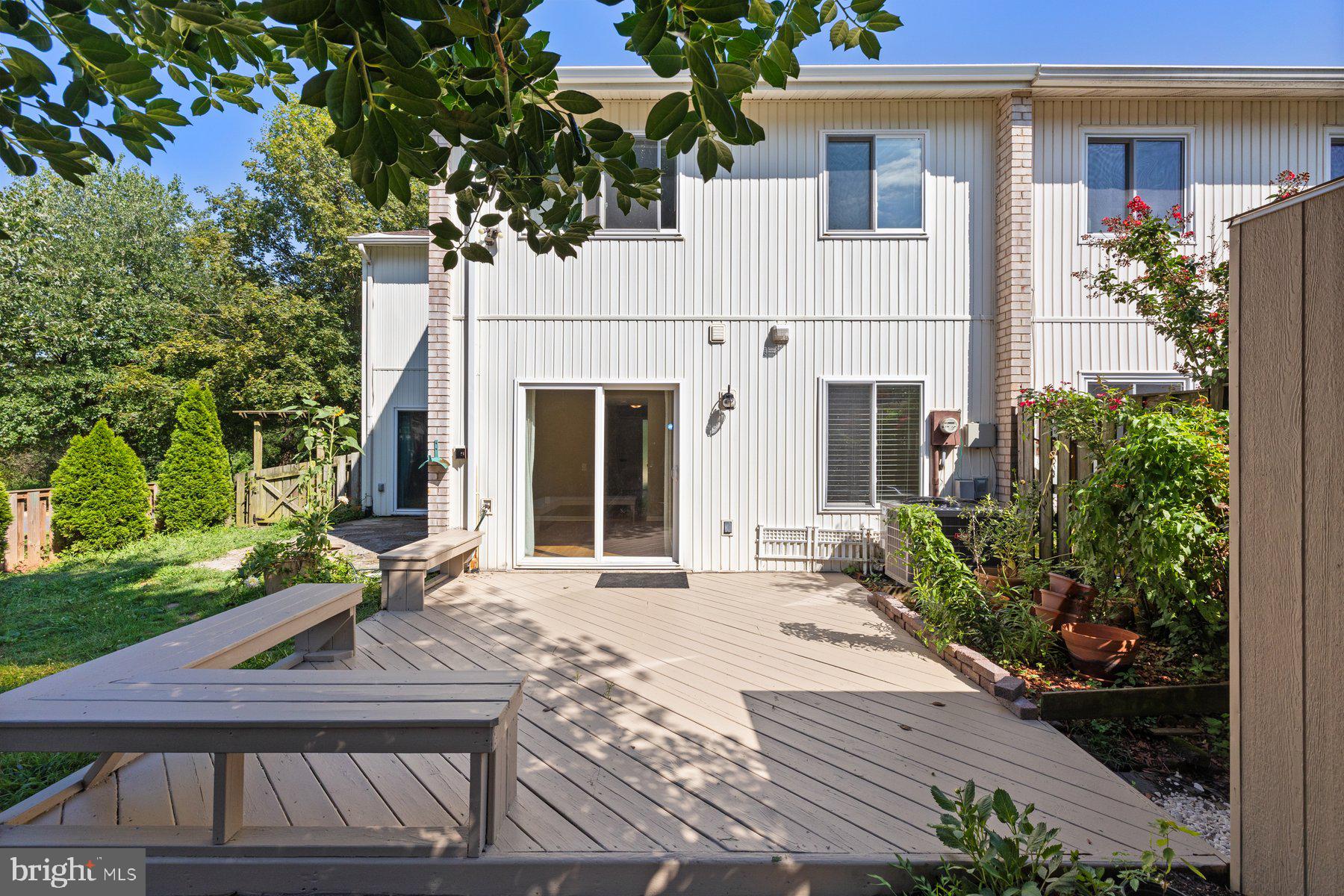 MARYLAND PLACE - Residential Lease