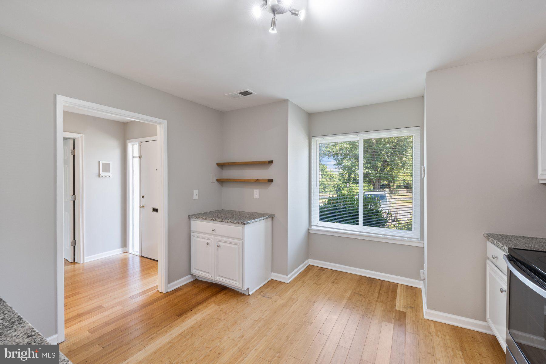 MARYLAND PLACE - Residential Lease