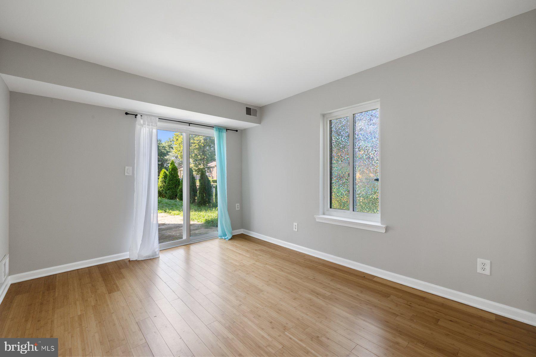 MARYLAND PLACE - Residential Lease