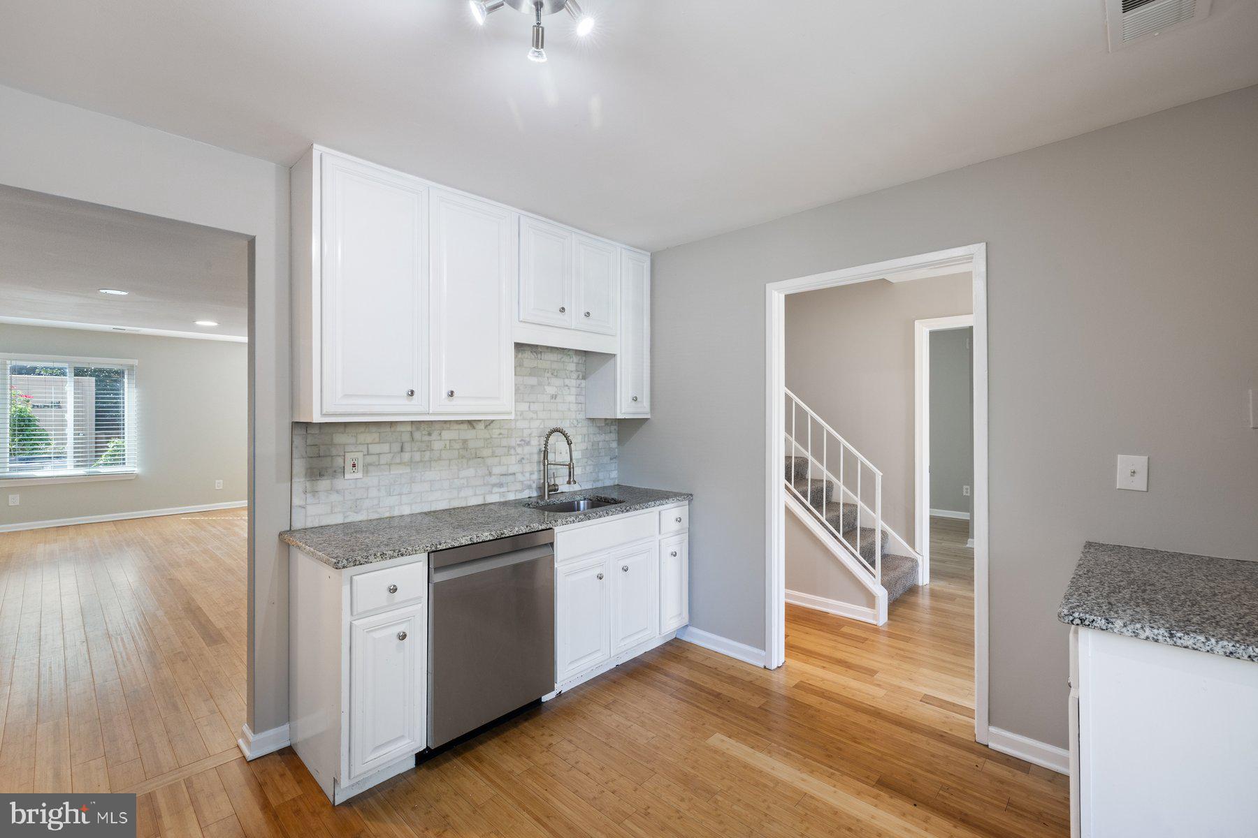 MARYLAND PLACE - Residential Lease