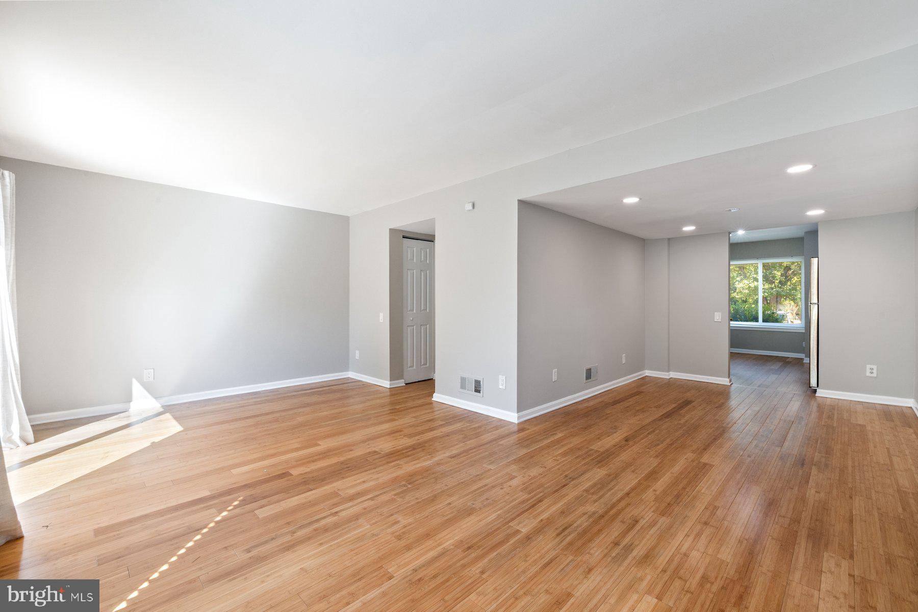 MARYLAND PLACE - Residential Lease