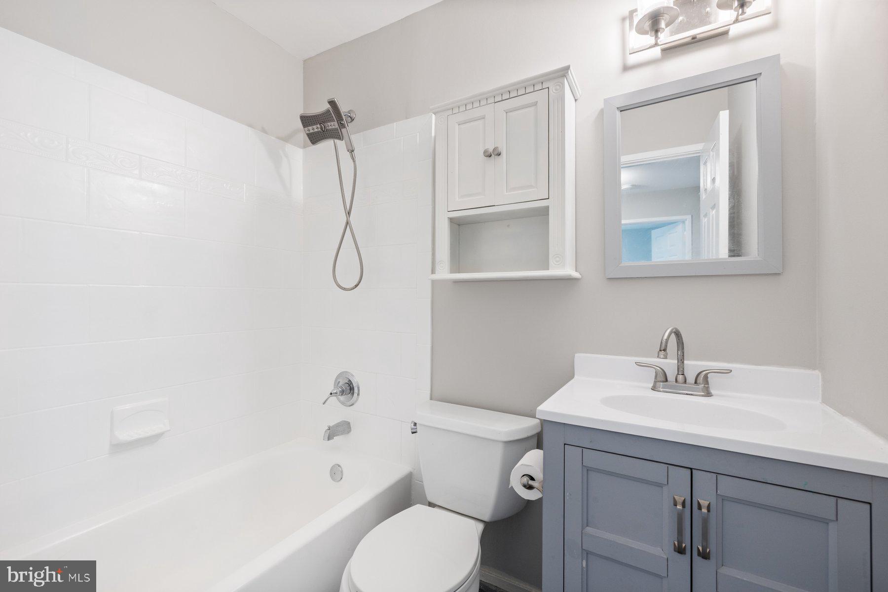 MARYLAND PLACE - Residential Lease