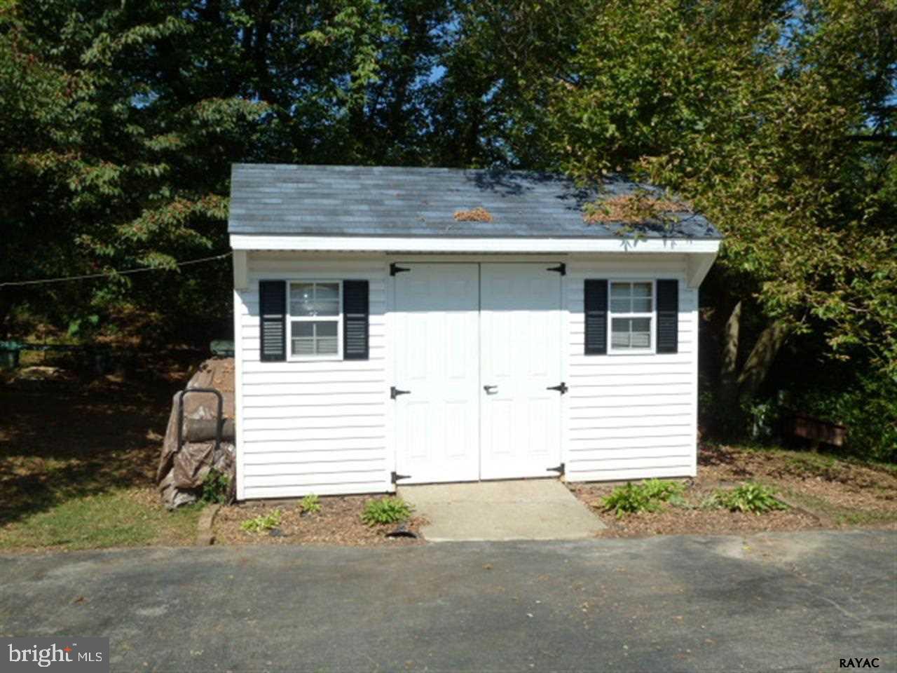 COLONIAL HEIGHTS - Residential