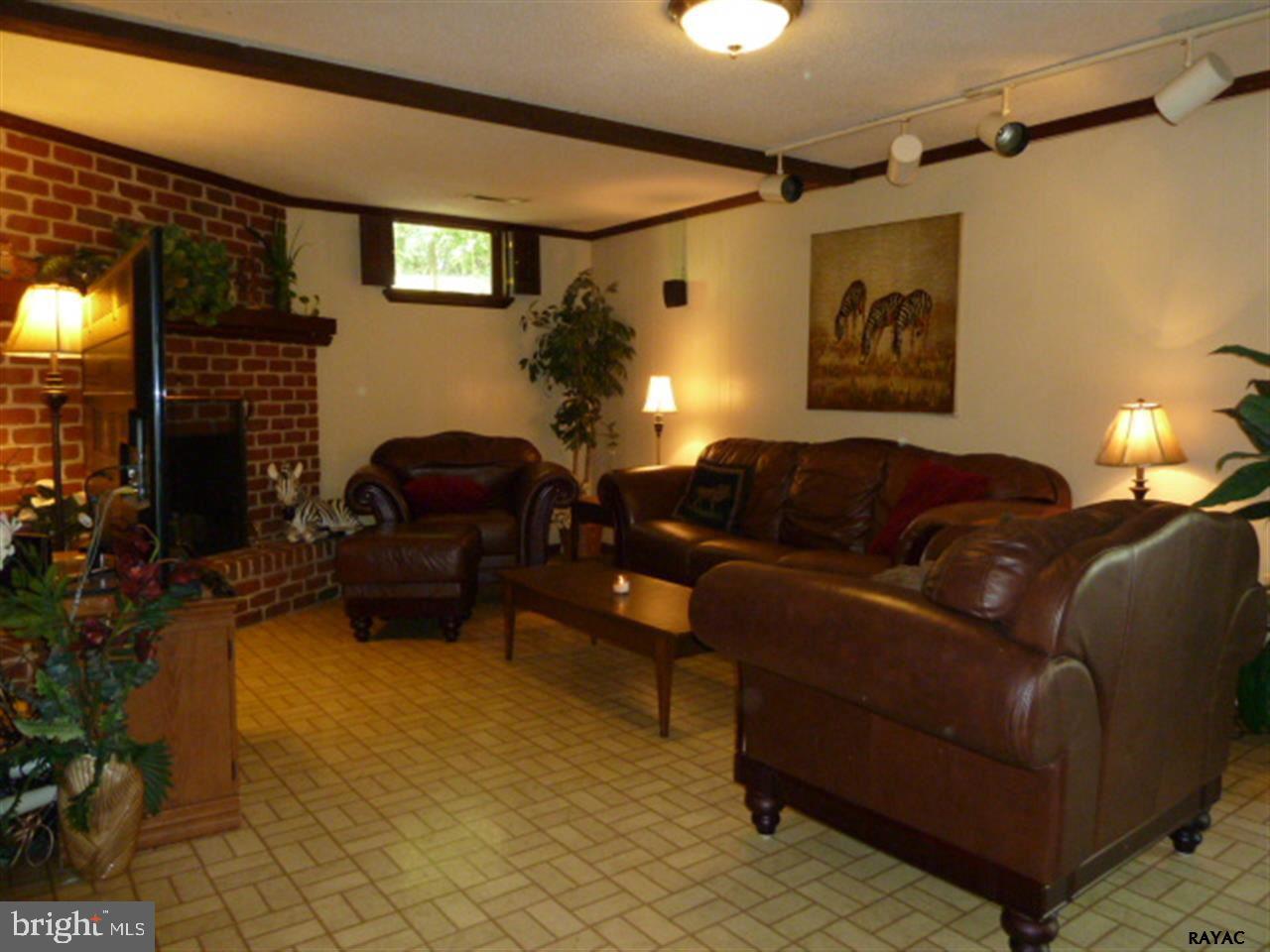 COLONIAL HEIGHTS - Residential