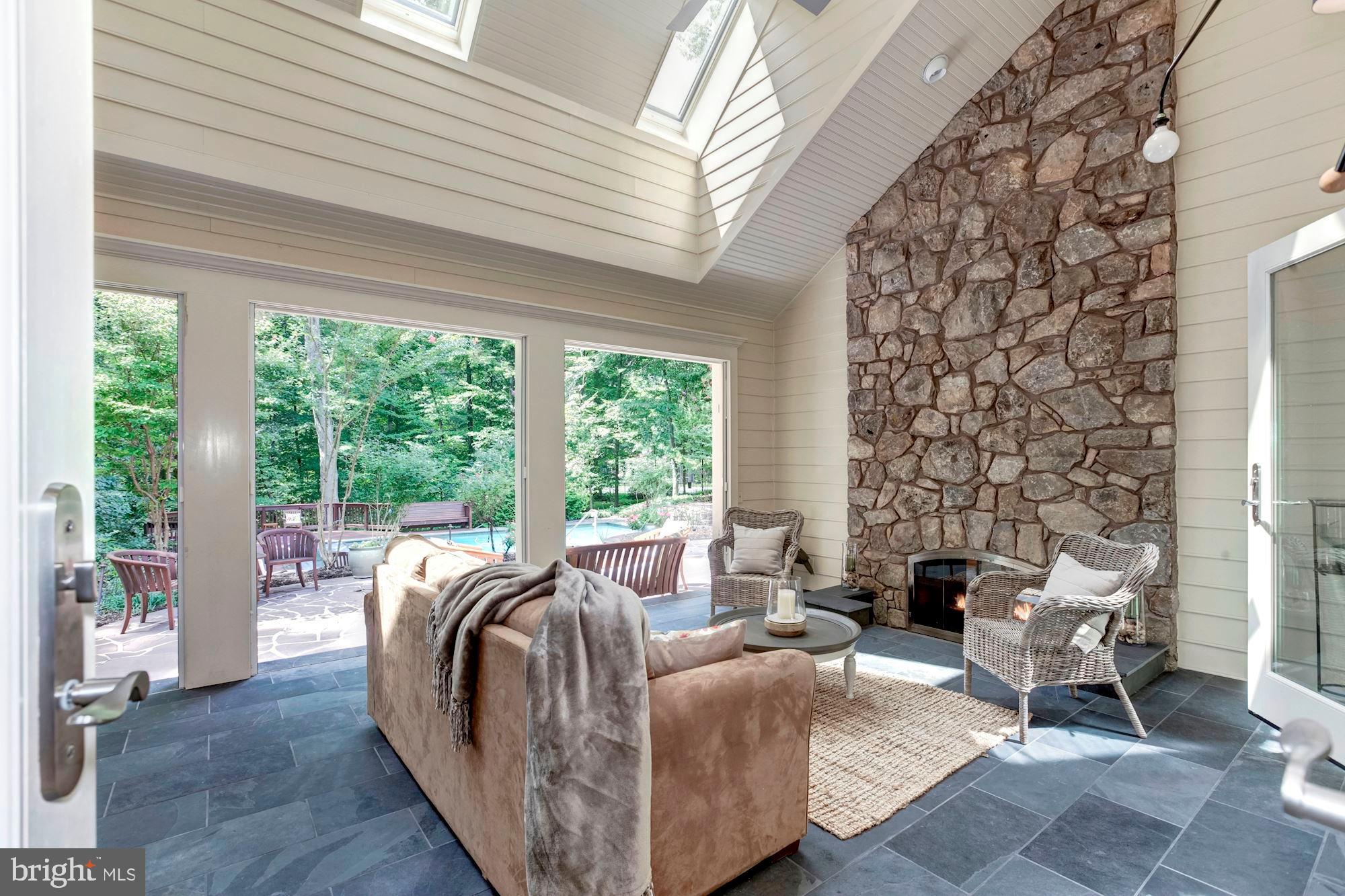 POTOMAC FALLS - Residential