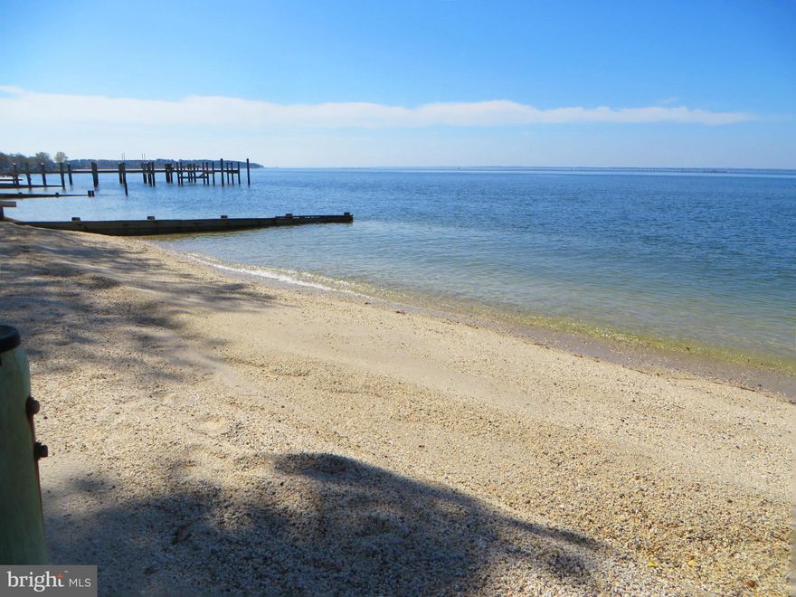 Perfect beach cottage getaway on the Potomac River--come see! Cute kitchen w/breakfast bar, gas range, side-by-side fridge; living rm w/gaslog fireplace; den. Main-level bedroom & full bath, 2 more BRs upstairs. Bulkhead & jetty in '04; windows in '10, new carpet. Glass-enclosed porch w/jalousie windows & new screens, good-sized 2010 shed, ceiling fans. Sandy beach and incredible sunsets beckon!