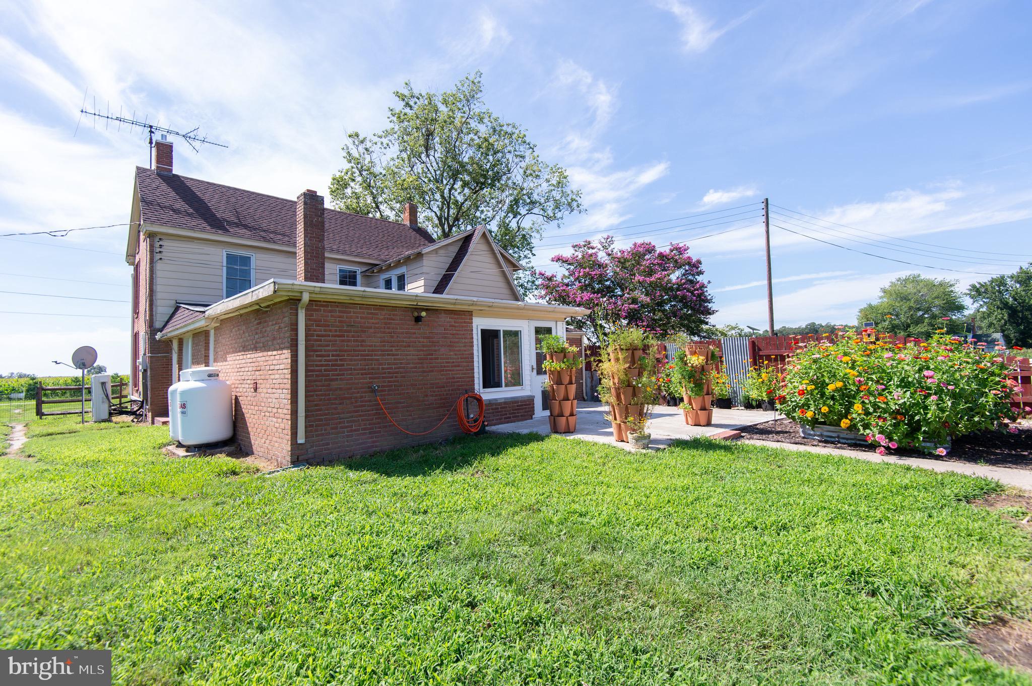 885 HUDSON ROAD