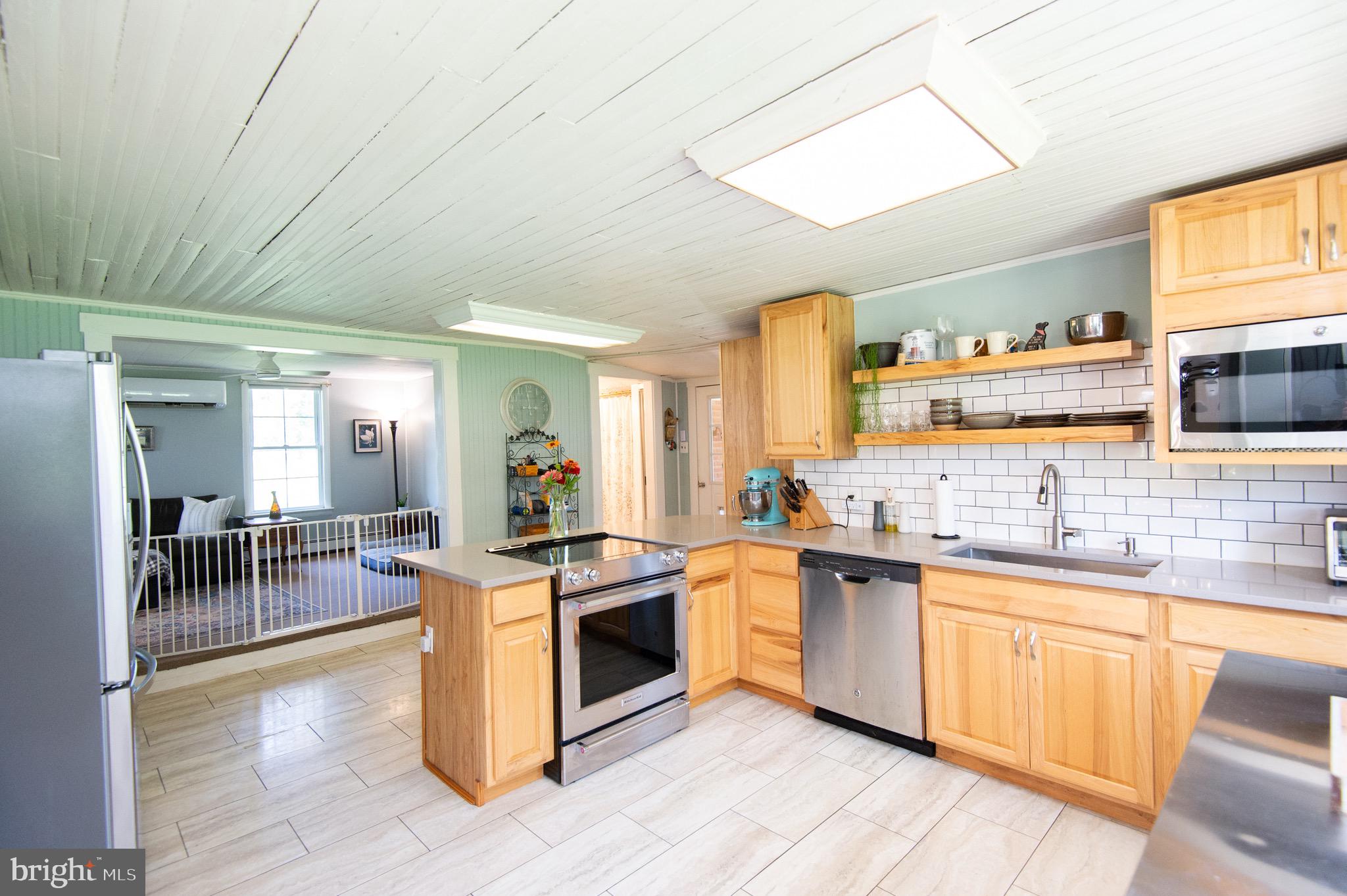 885 HUDSON ROAD
