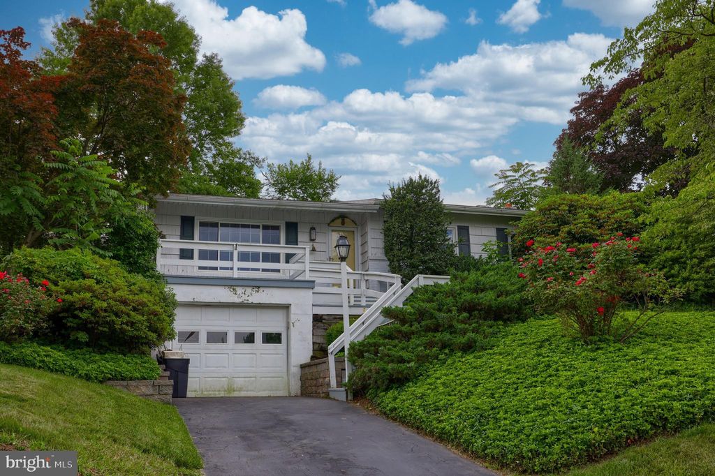 Photo of 970 Cardinal Road, Lancaster, PA 17601 (MLS # PALA2052598)