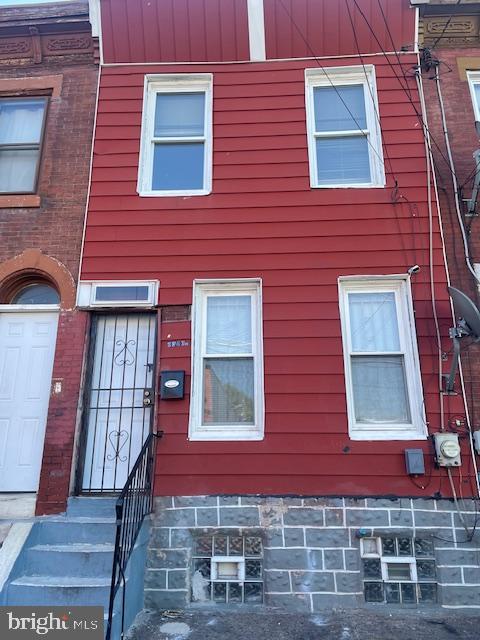 Investor Alert – Two-Bedroom Property for Sale!
Don’t miss this fantastic investment opportunity!
🛏️ 2 Bedrooms | 🛁 1+ Bathrooms |
✅ Great rental potential
✅ Strong appreciation area
✅ Ideal for long-term or short-term rental
✅ Priced to sell!
Perfect for first-time investors or those looking to expand their portfolio or a first-time homebuyer. This property has two bedrooms and one bath: a stall shower in the basement and a bathroom. The property is located between Cumberland and Huntingdon Street. An area with lots of new construction. Right across the street you can see the new construction building which sits on Fairhill Street. Lots of great potential.