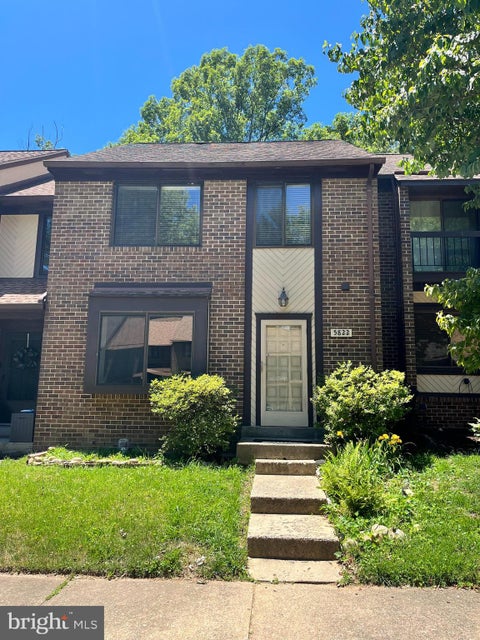 Townhouse For Sale - 5822 Jacksons Oak Court<br/> BURKE, VA 22015