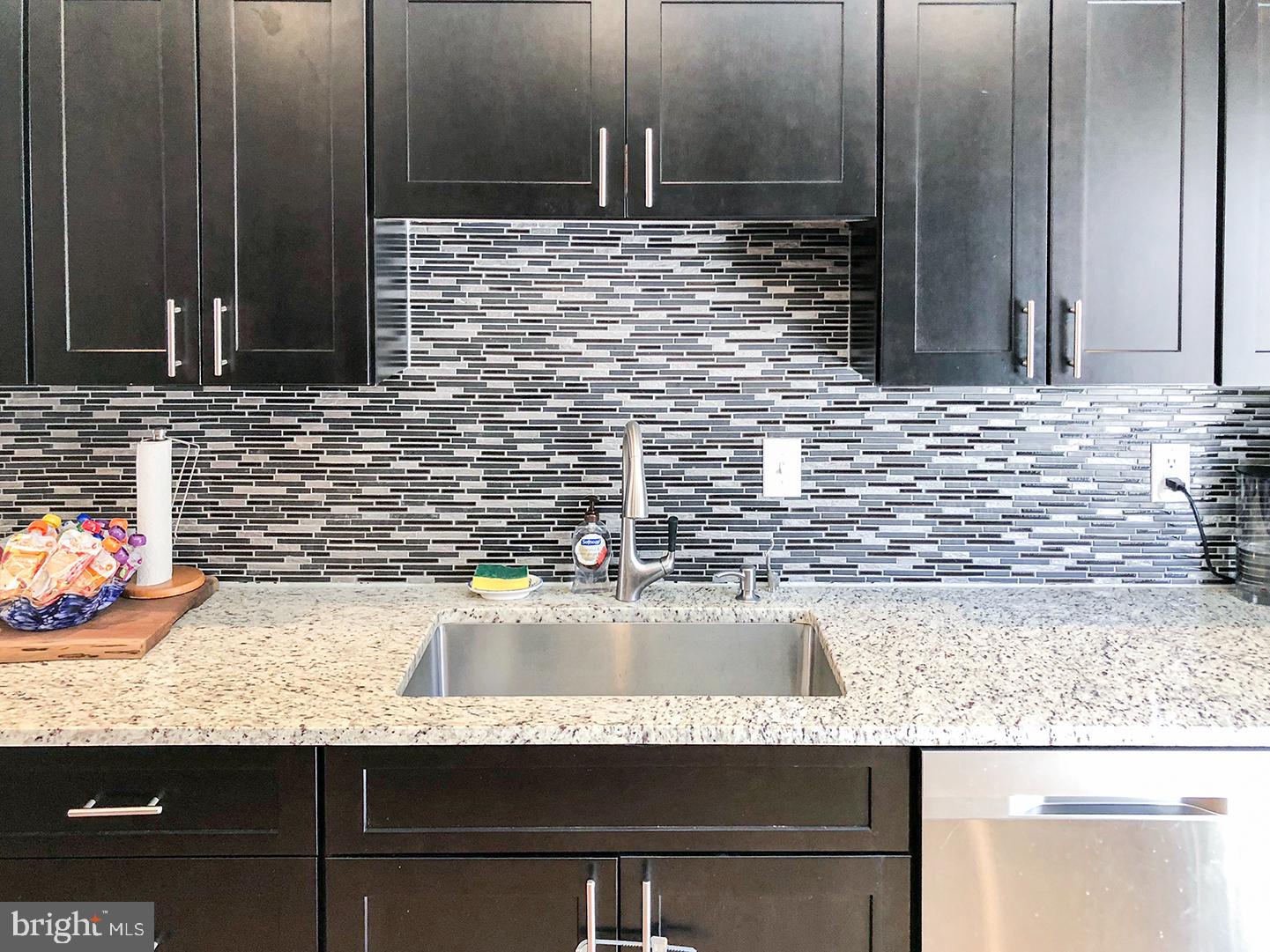 DICKINSON NARROWS - Residential Lease