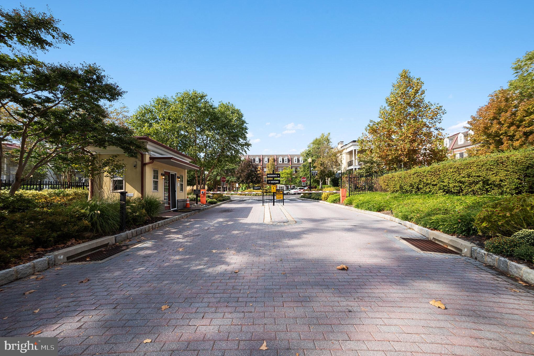 NAVAL SQUARE - Residential Lease