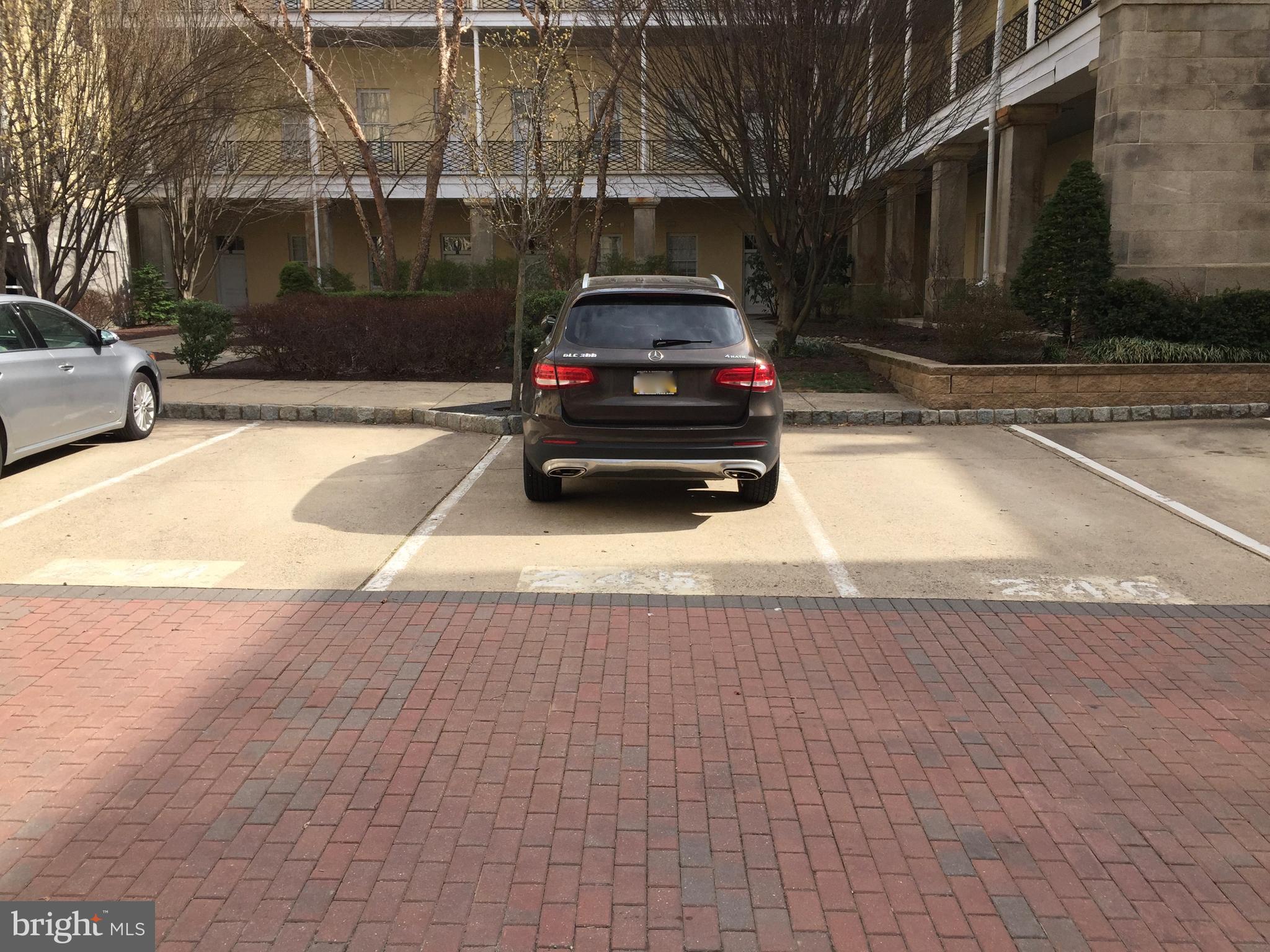 NAVAL SQUARE - Residential Lease