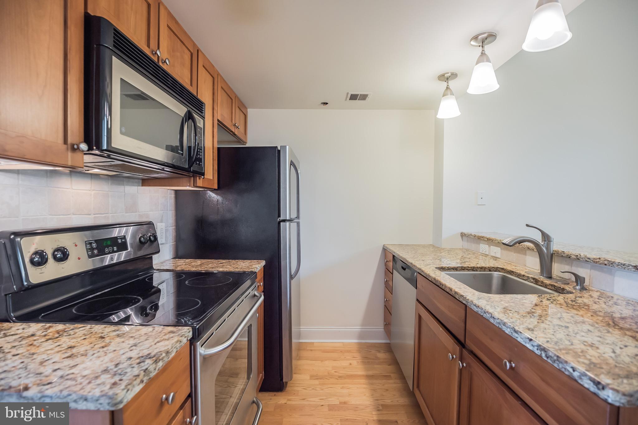 NAVAL SQUARE - Residential Lease