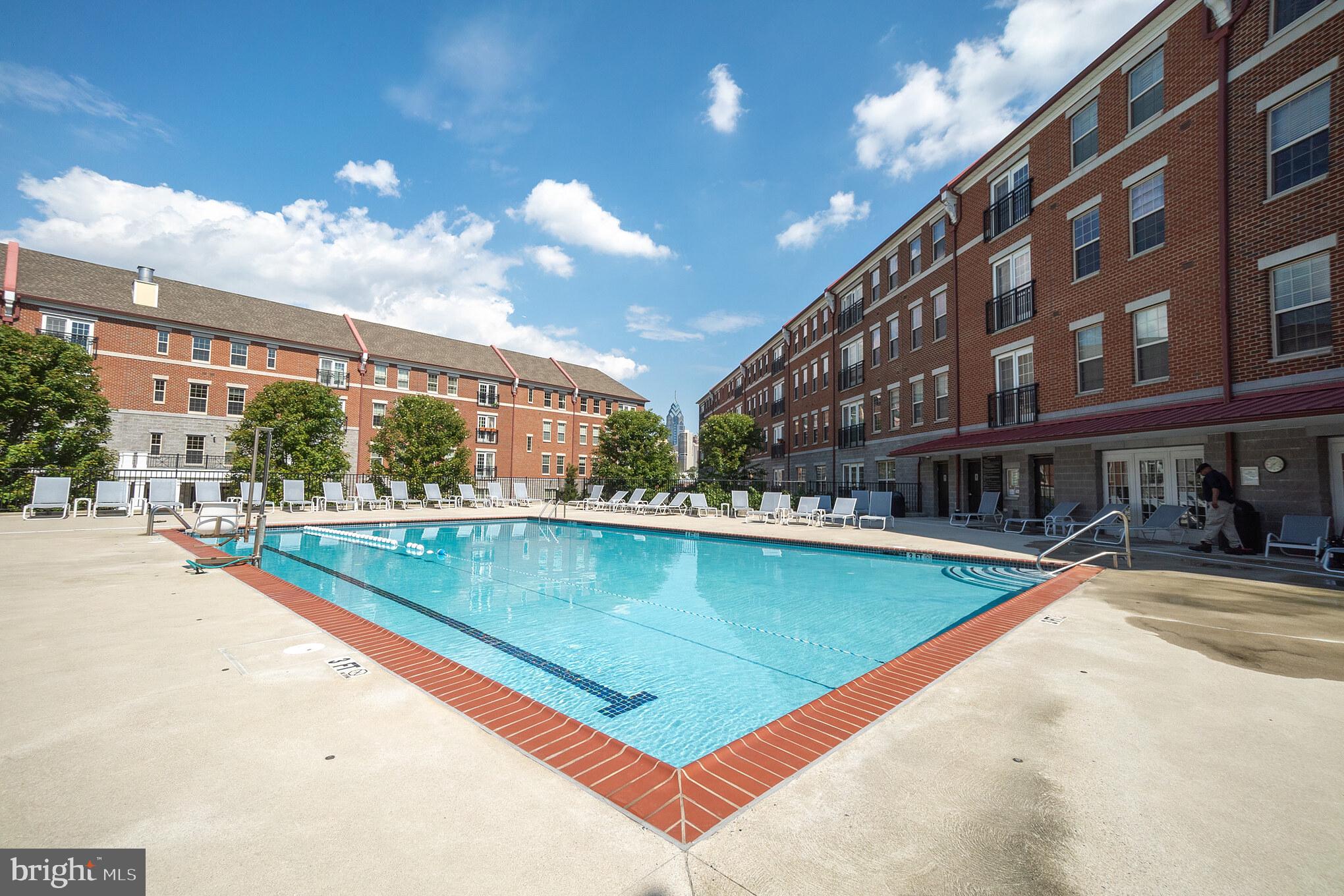 NAVAL SQUARE - Residential Lease