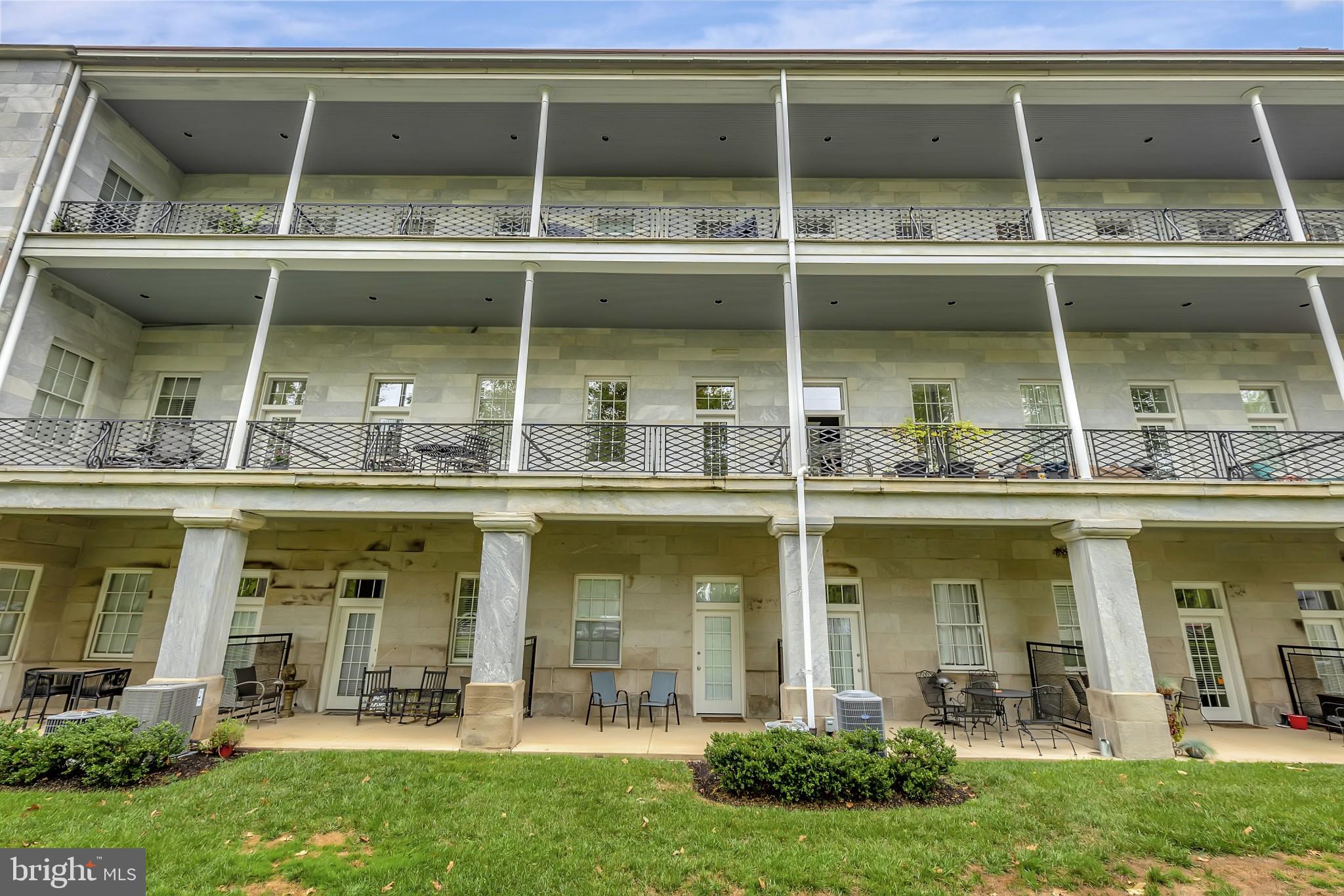 NAVAL SQUARE - Residential Lease