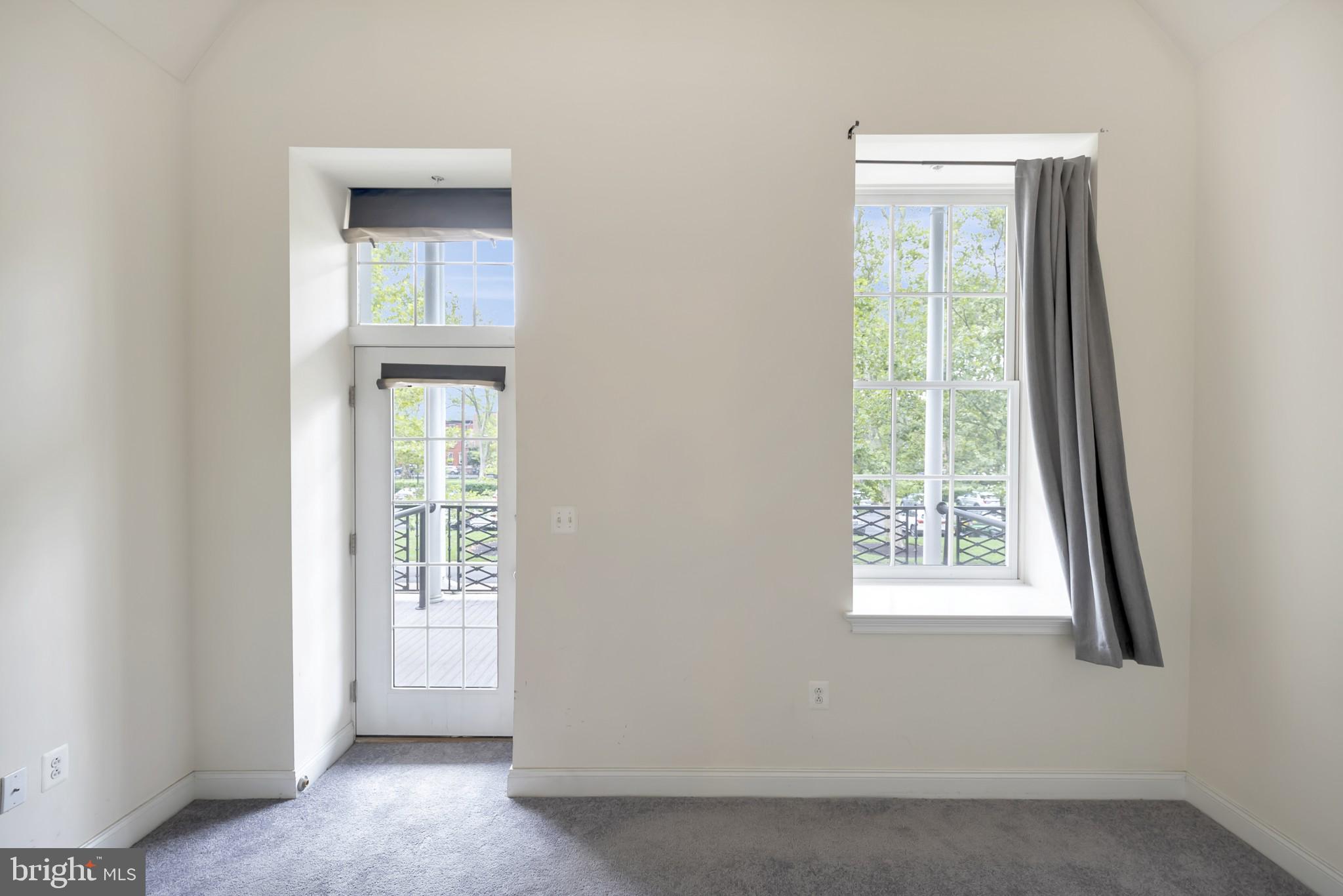 NAVAL SQUARE - Residential Lease