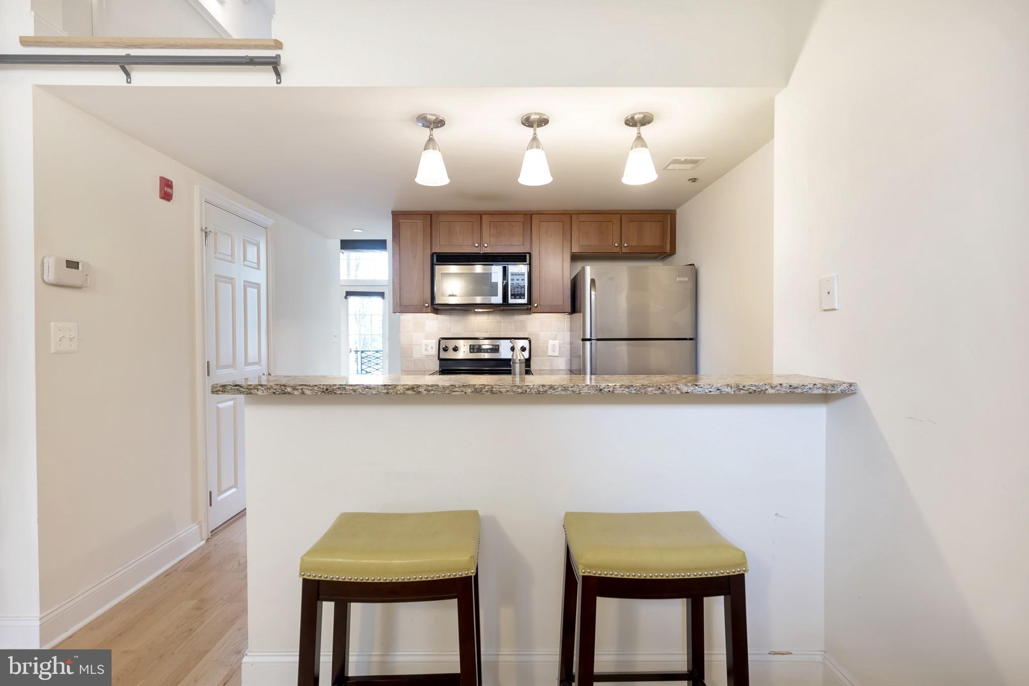 NAVAL SQUARE - Residential Lease