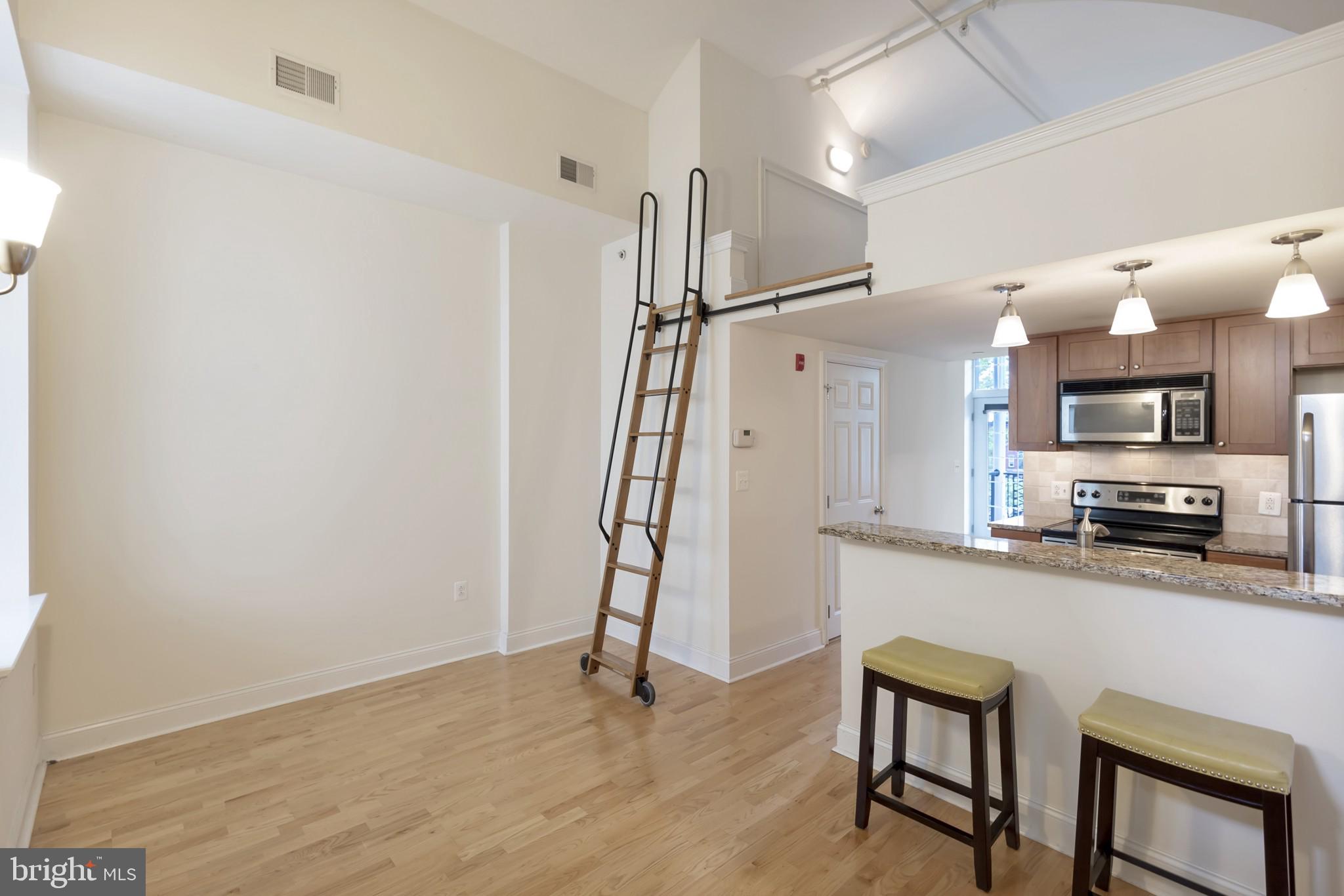 NAVAL SQUARE - Residential Lease