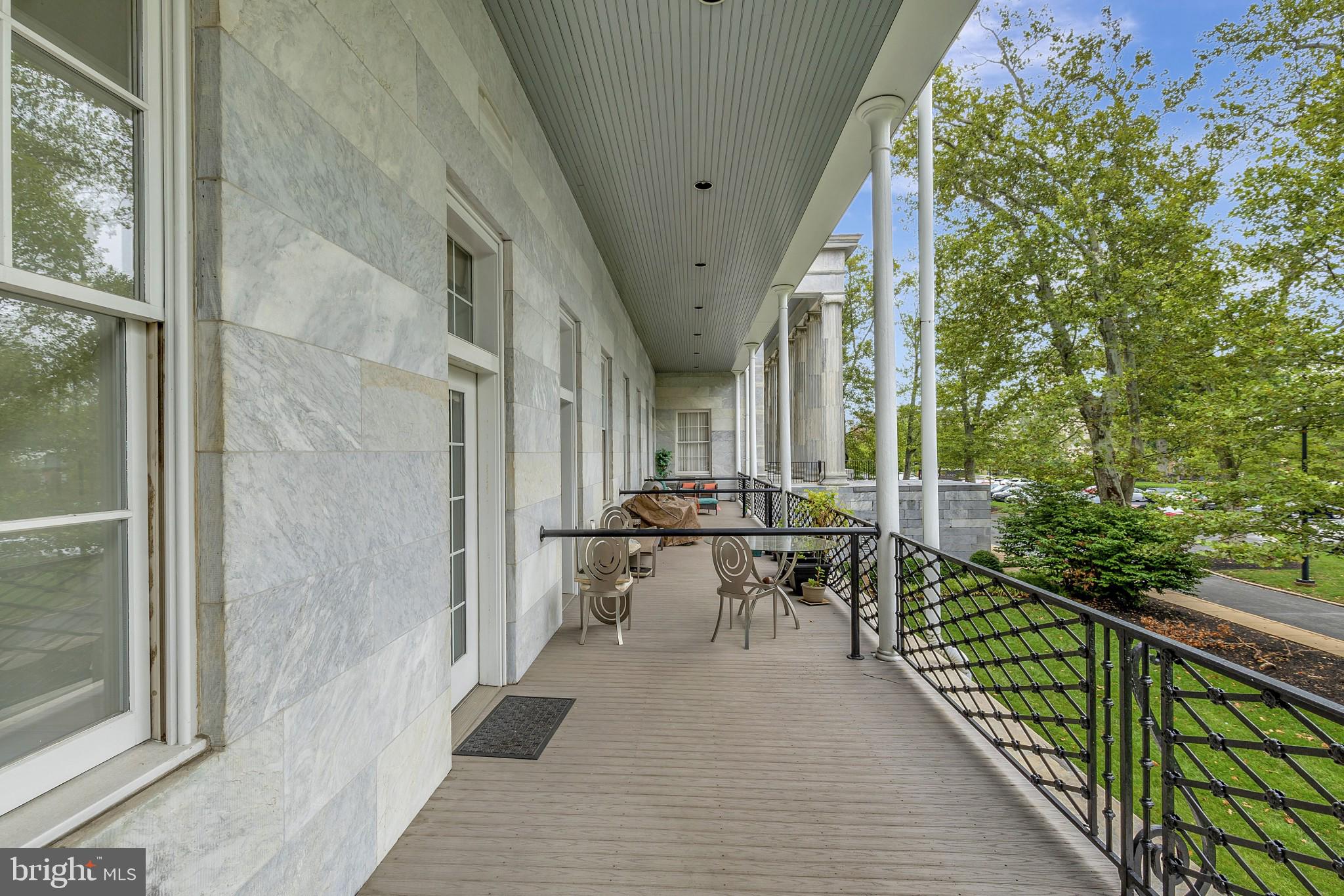 NAVAL SQUARE - Residential Lease