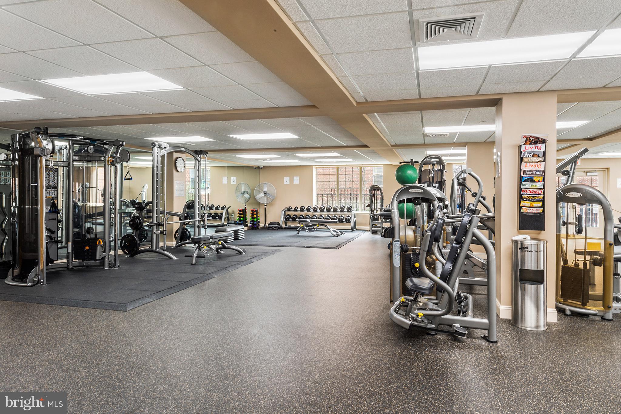 NAVAL SQUARE - Residential Lease