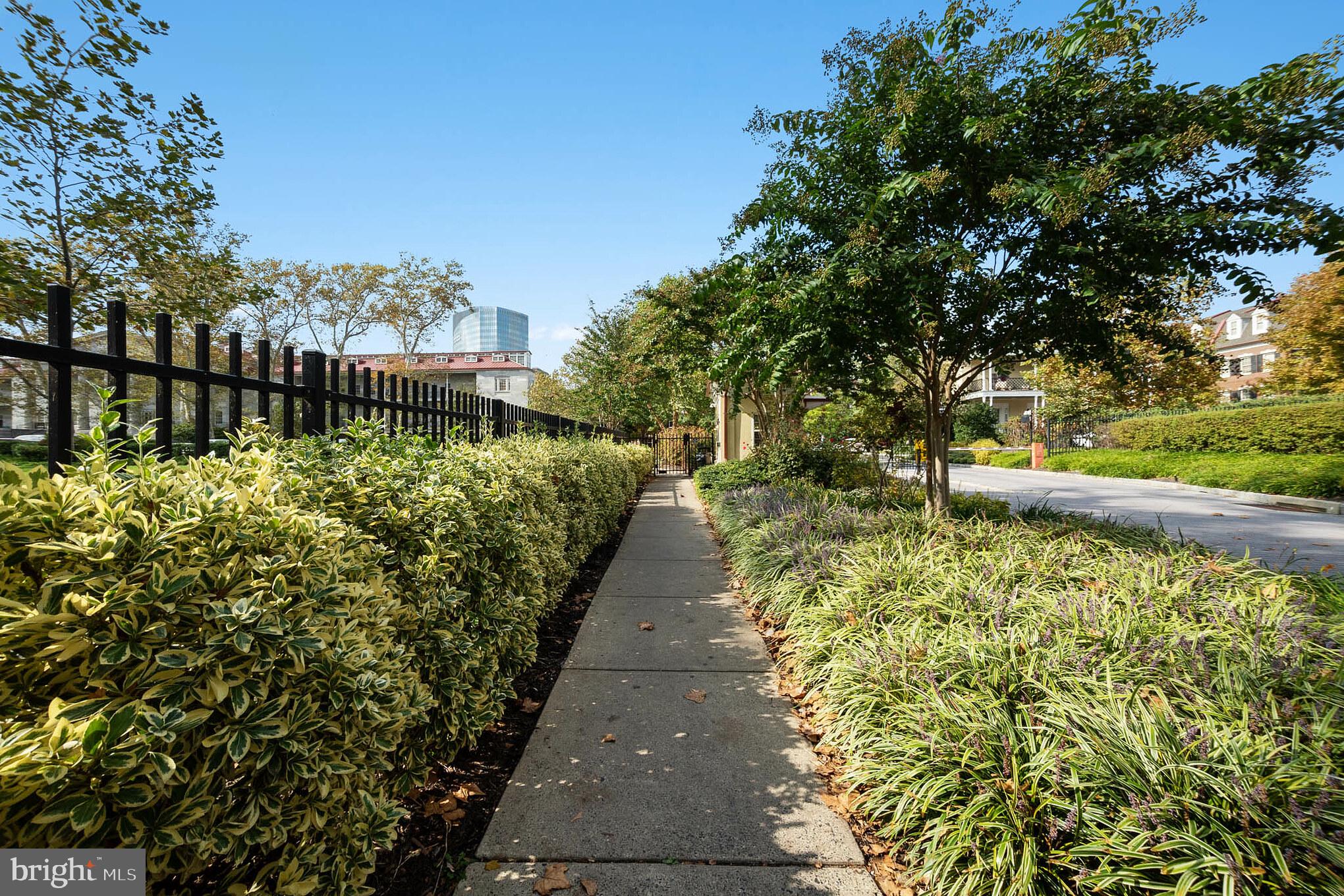 NAVAL SQUARE - Residential Lease