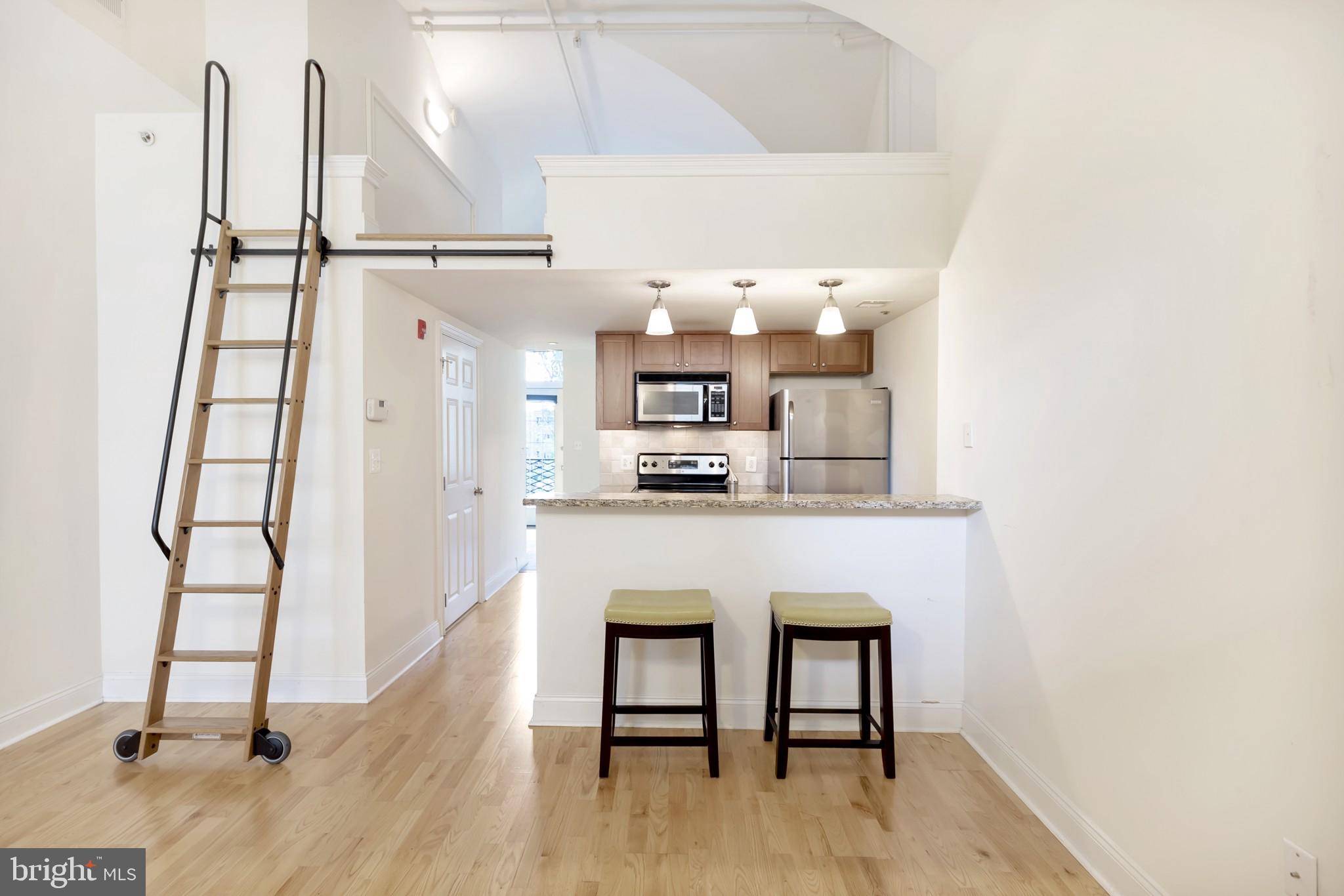 NAVAL SQUARE - Residential Lease