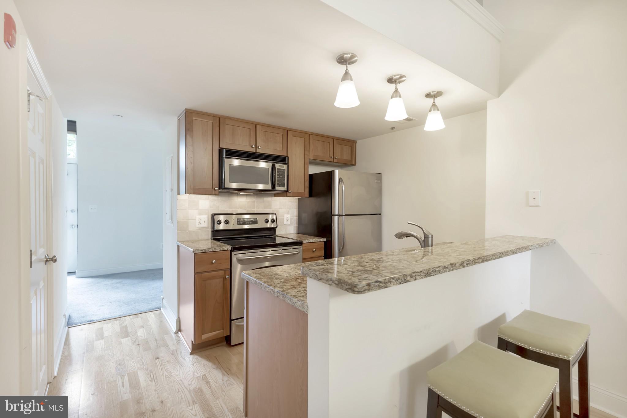 NAVAL SQUARE - Residential Lease