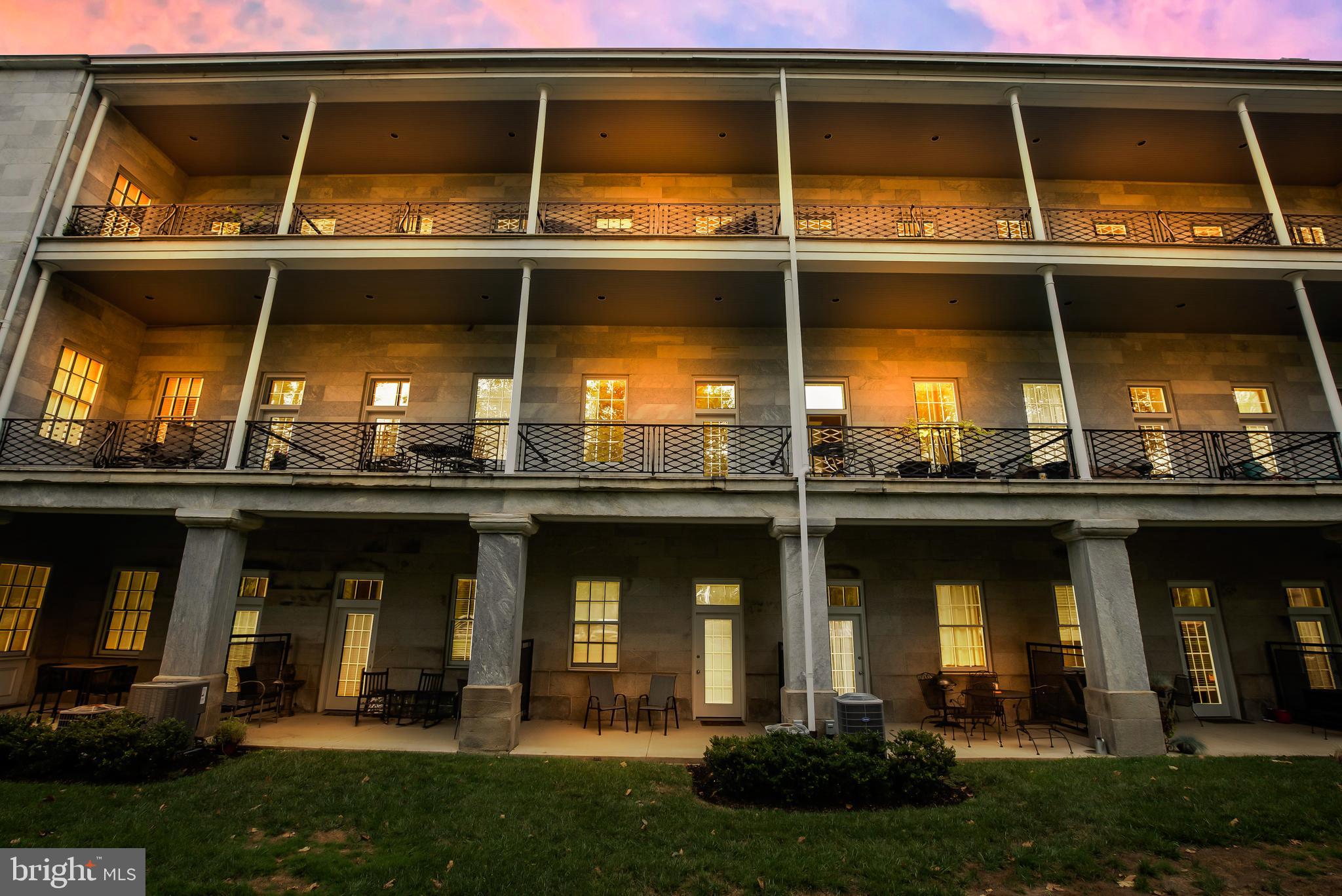 NAVAL SQUARE - Residential Lease