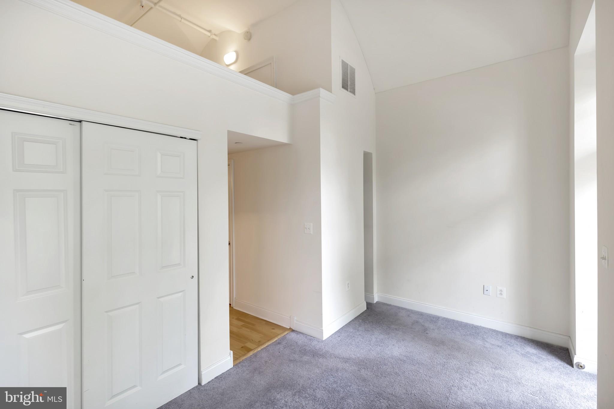 NAVAL SQUARE - Residential Lease