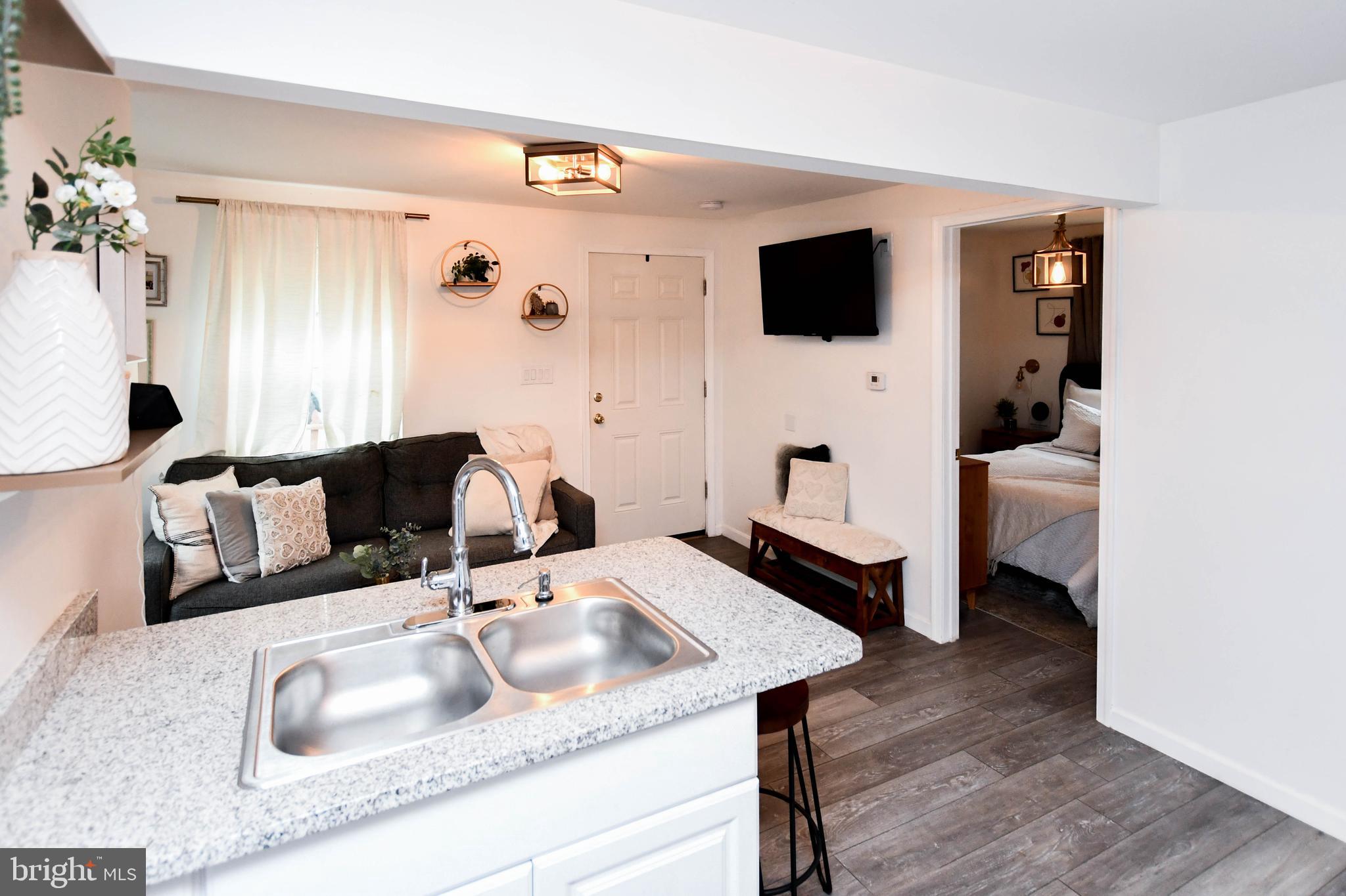 CARMODY HILLS - Residential Lease