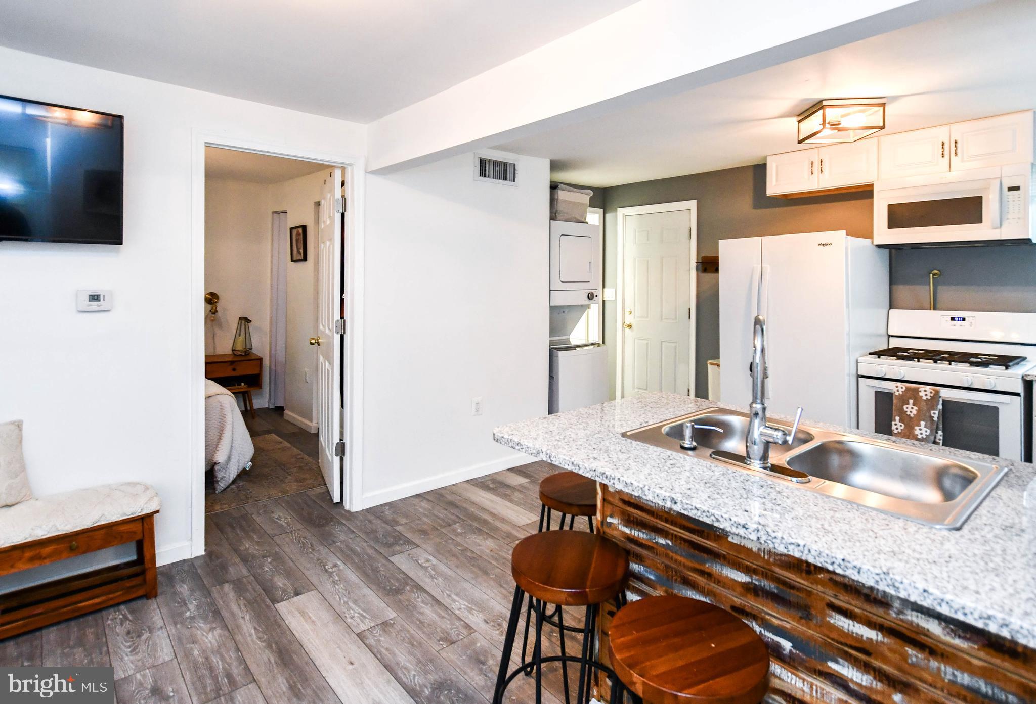 CARMODY HILLS - Residential Lease