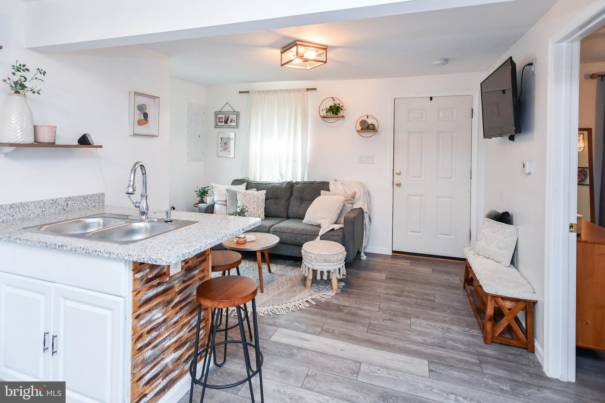 CARMODY HILLS - Residential Lease