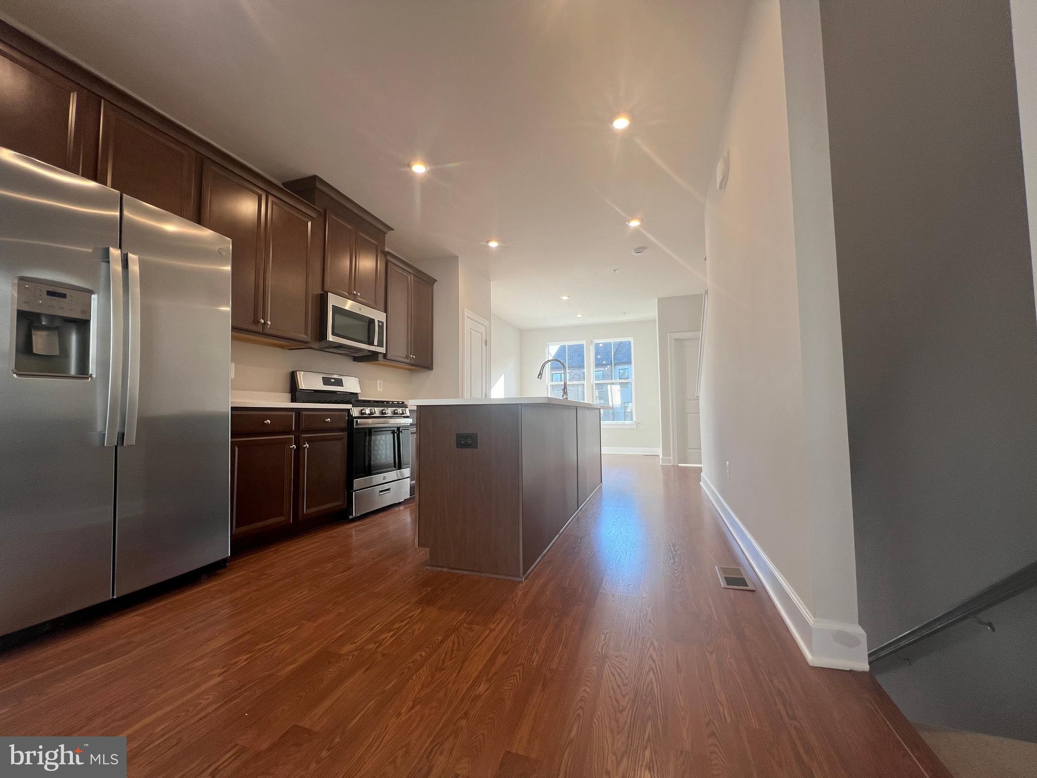 GATEWAY WEST - Residential Lease