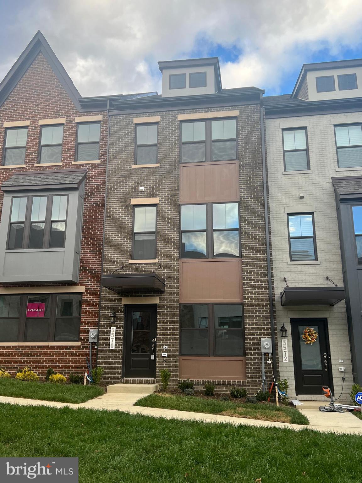 GATEWAY WEST - Residential Lease