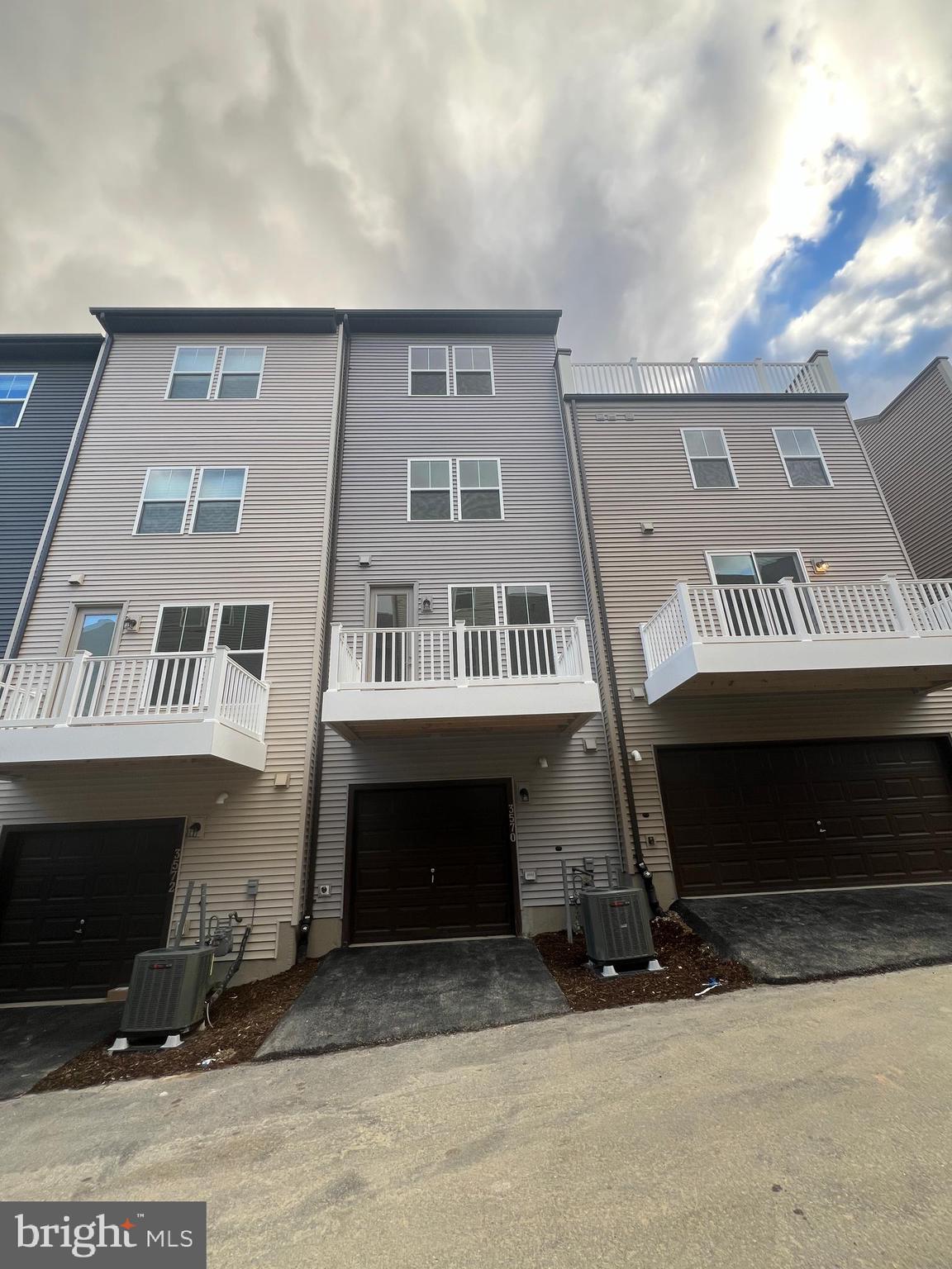 GATEWAY WEST - Residential Lease